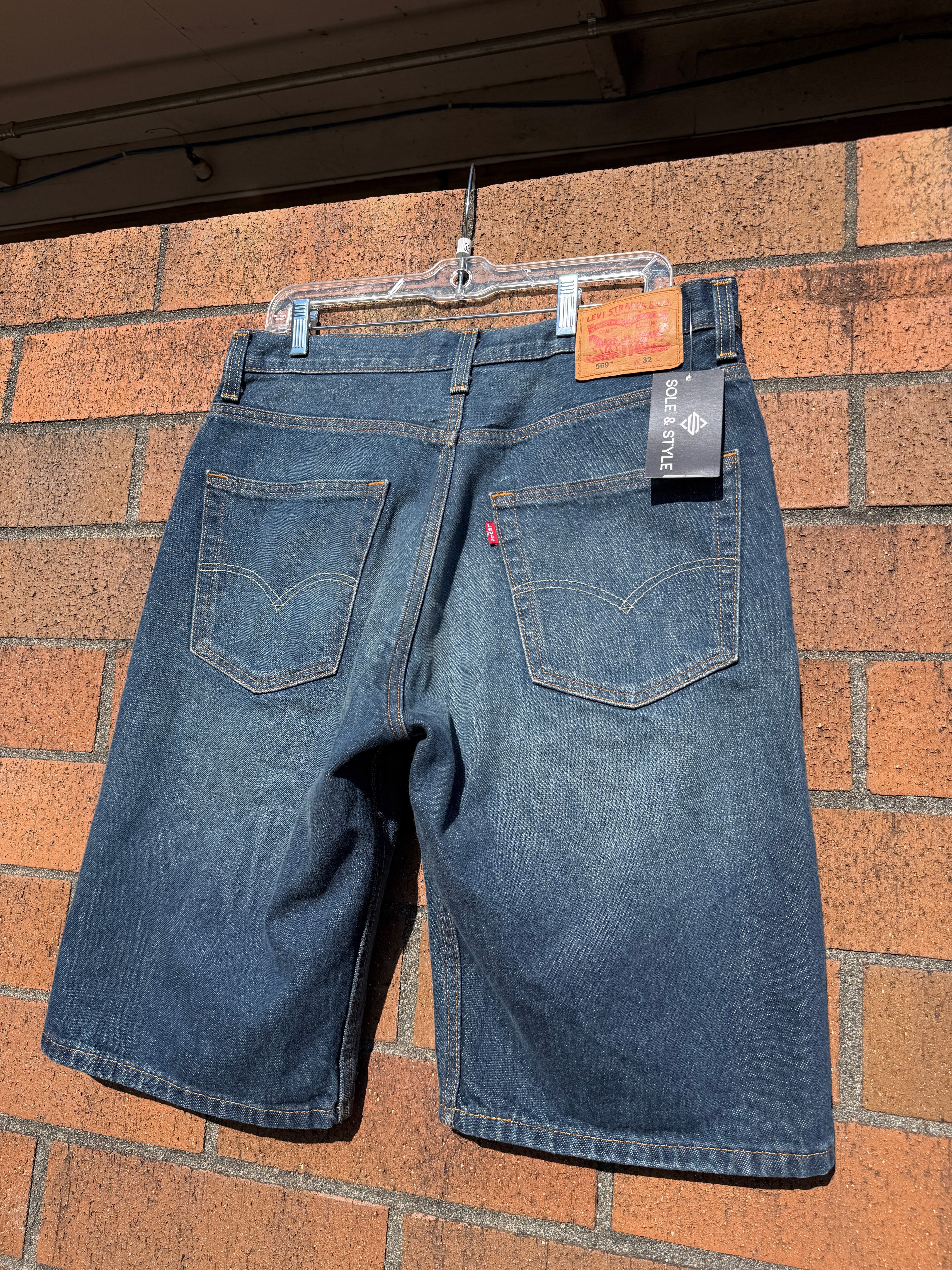 Levi's 569 Dark Wash Denim Jorts Size 32