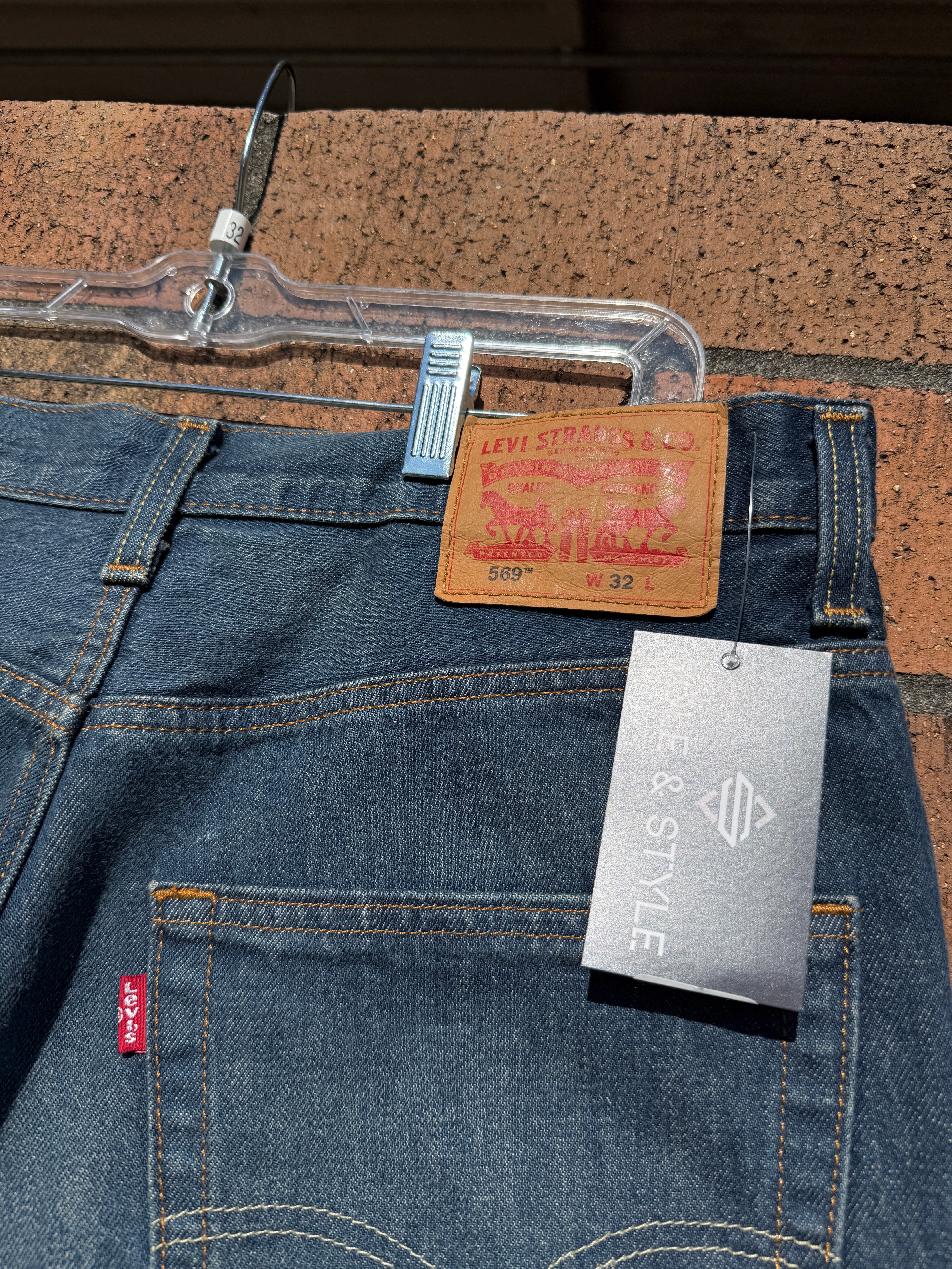 Levi's 569 Dark Wash Denim Jorts Size 32