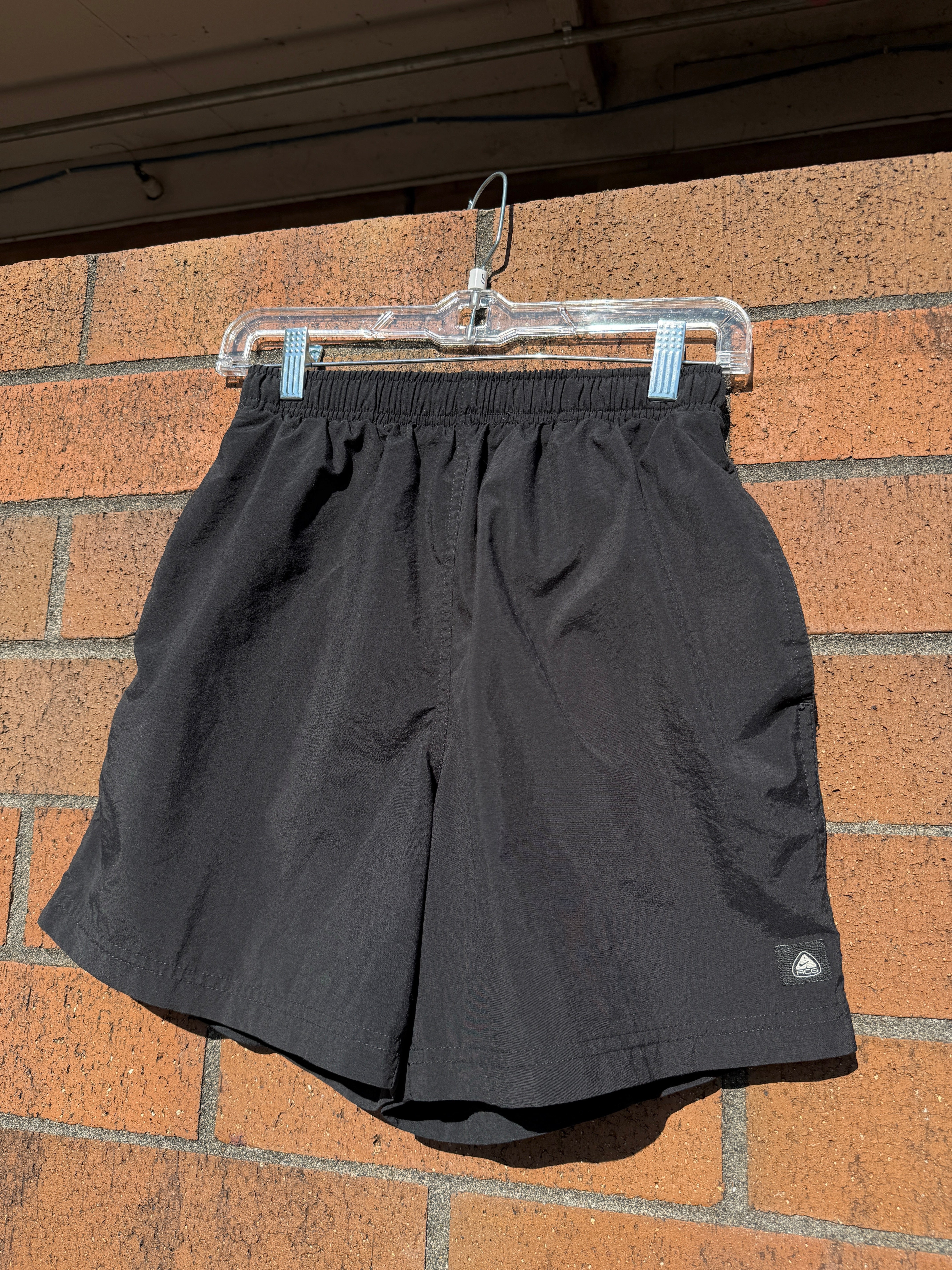 2001 Nike ACG Black Nylon Shorts Sz Youth Small