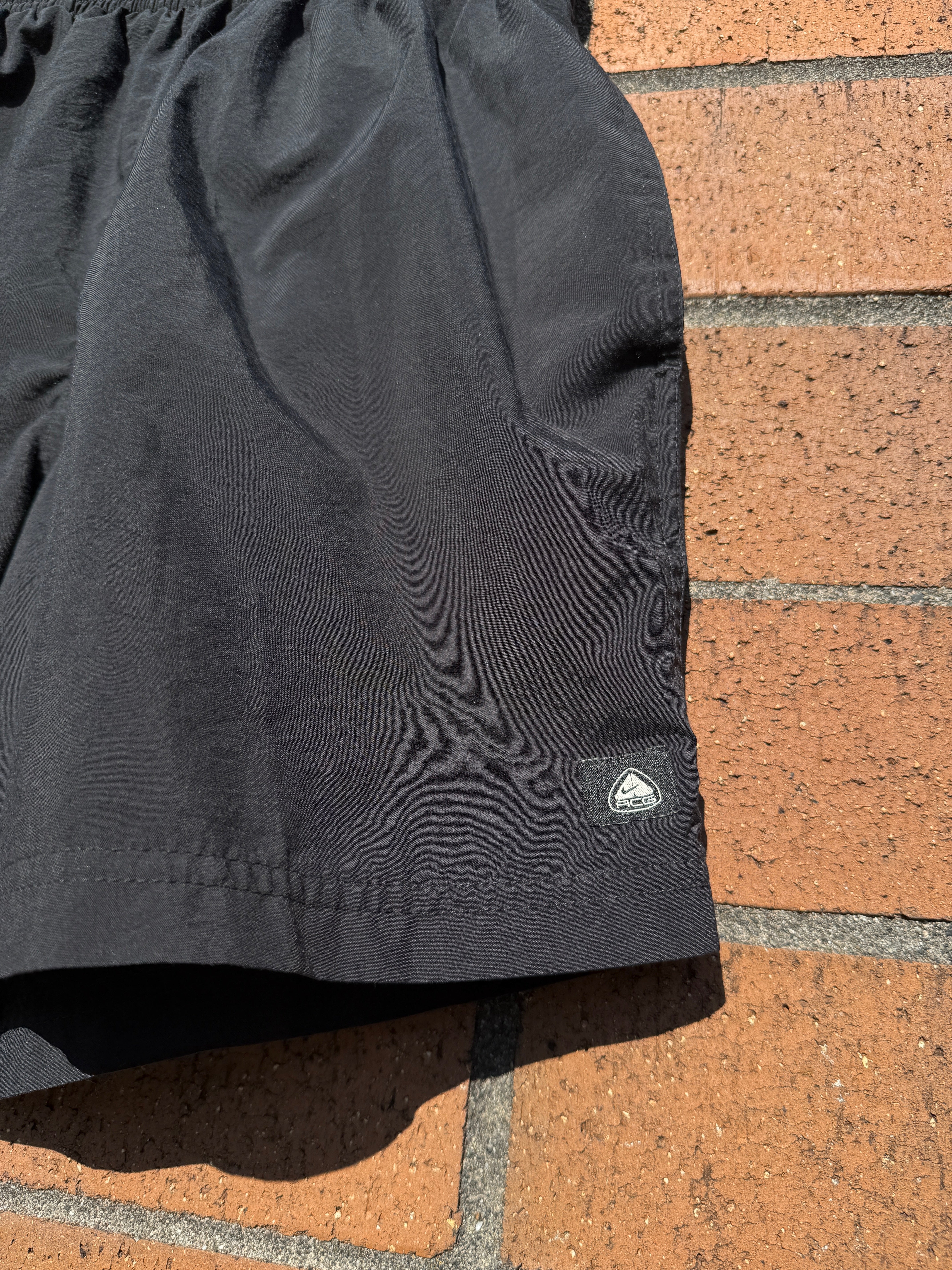 2001 Nike ACG Black Nylon Shorts Sz Youth Small