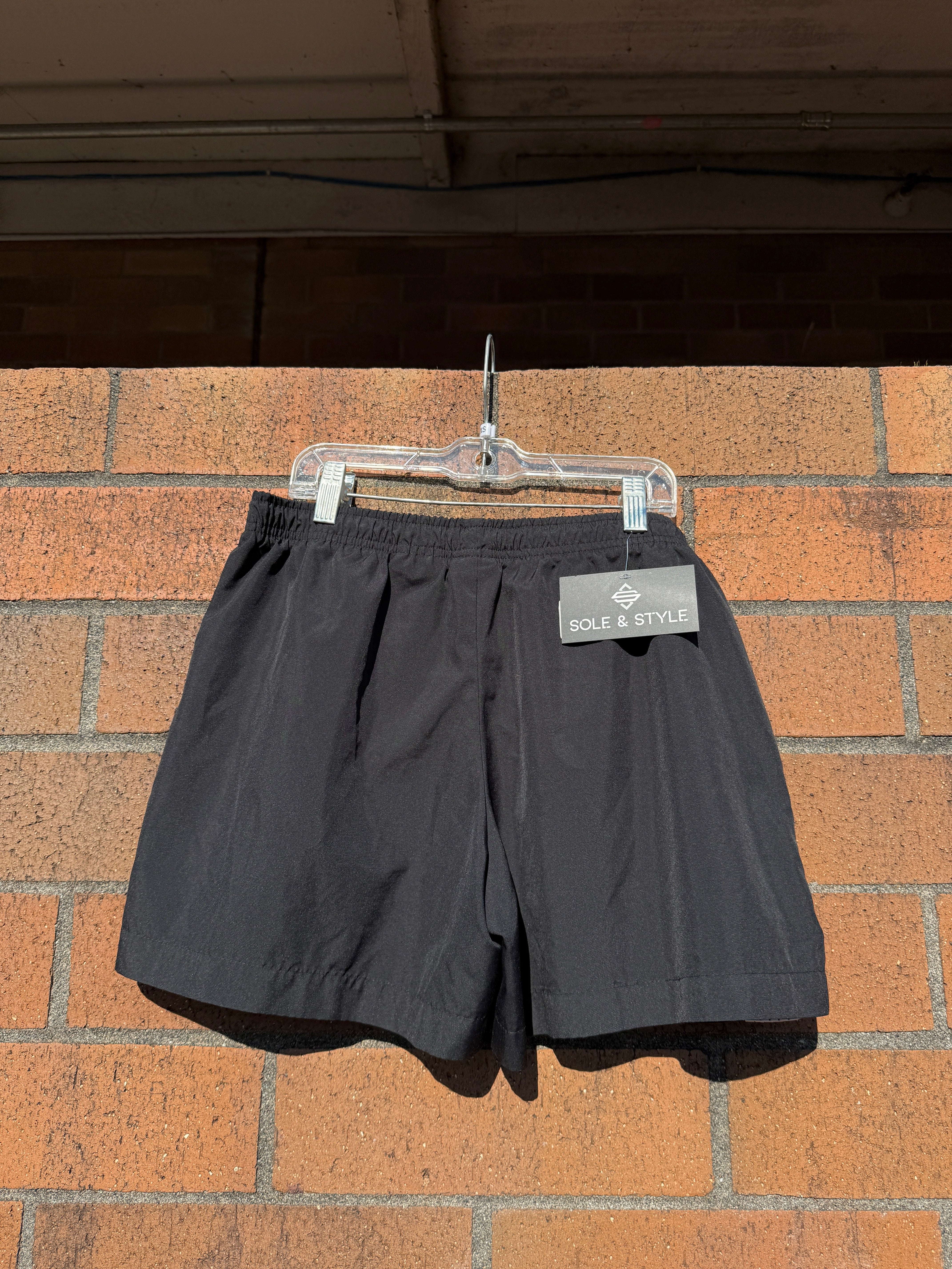 2006 Nike Black / White Mesh Striped Running Shorts Sz Youth M