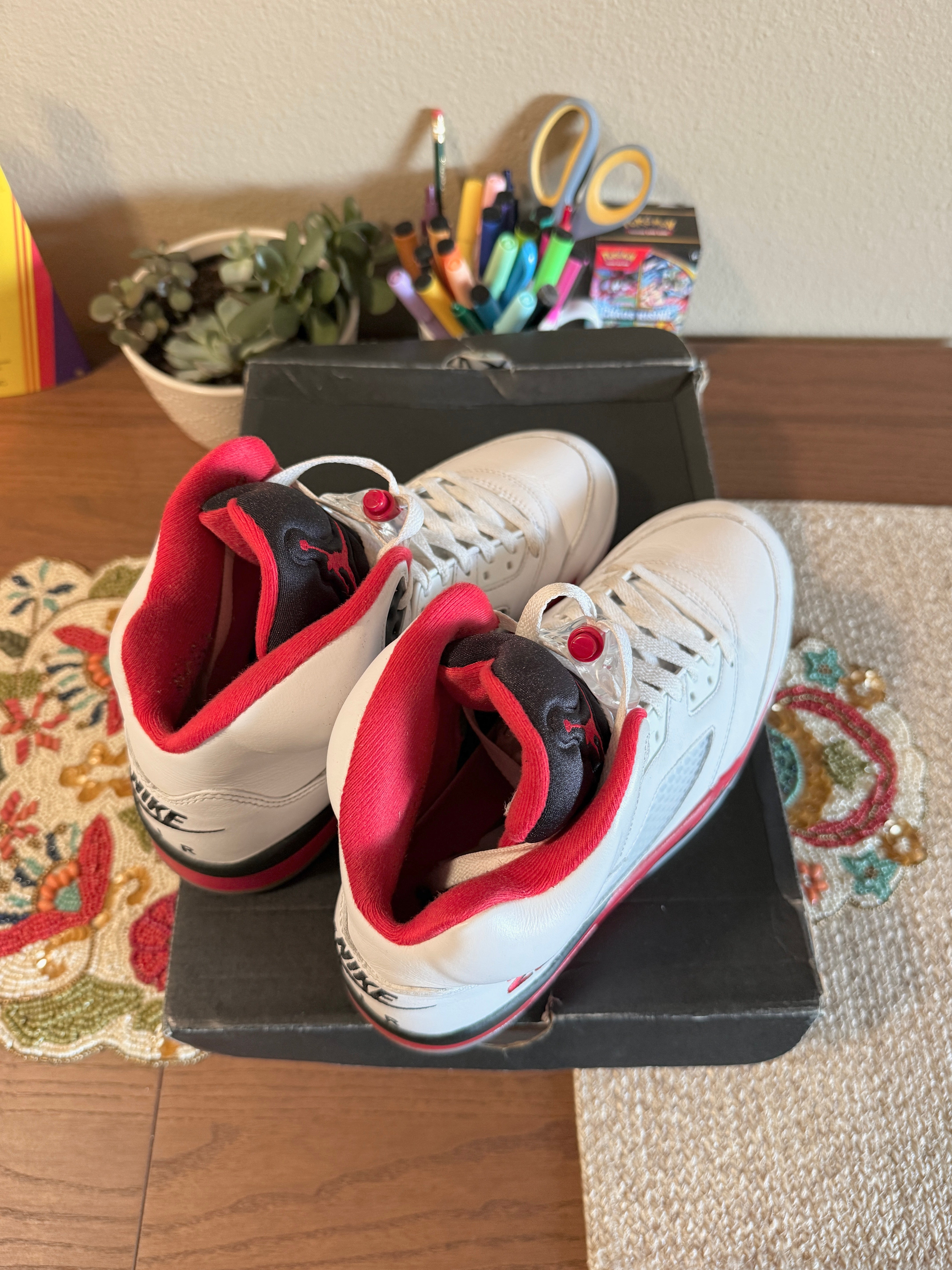 Jordan 5 Retro Fire Red Black Tongue (2025) Size 9.5 USED REP BOX
