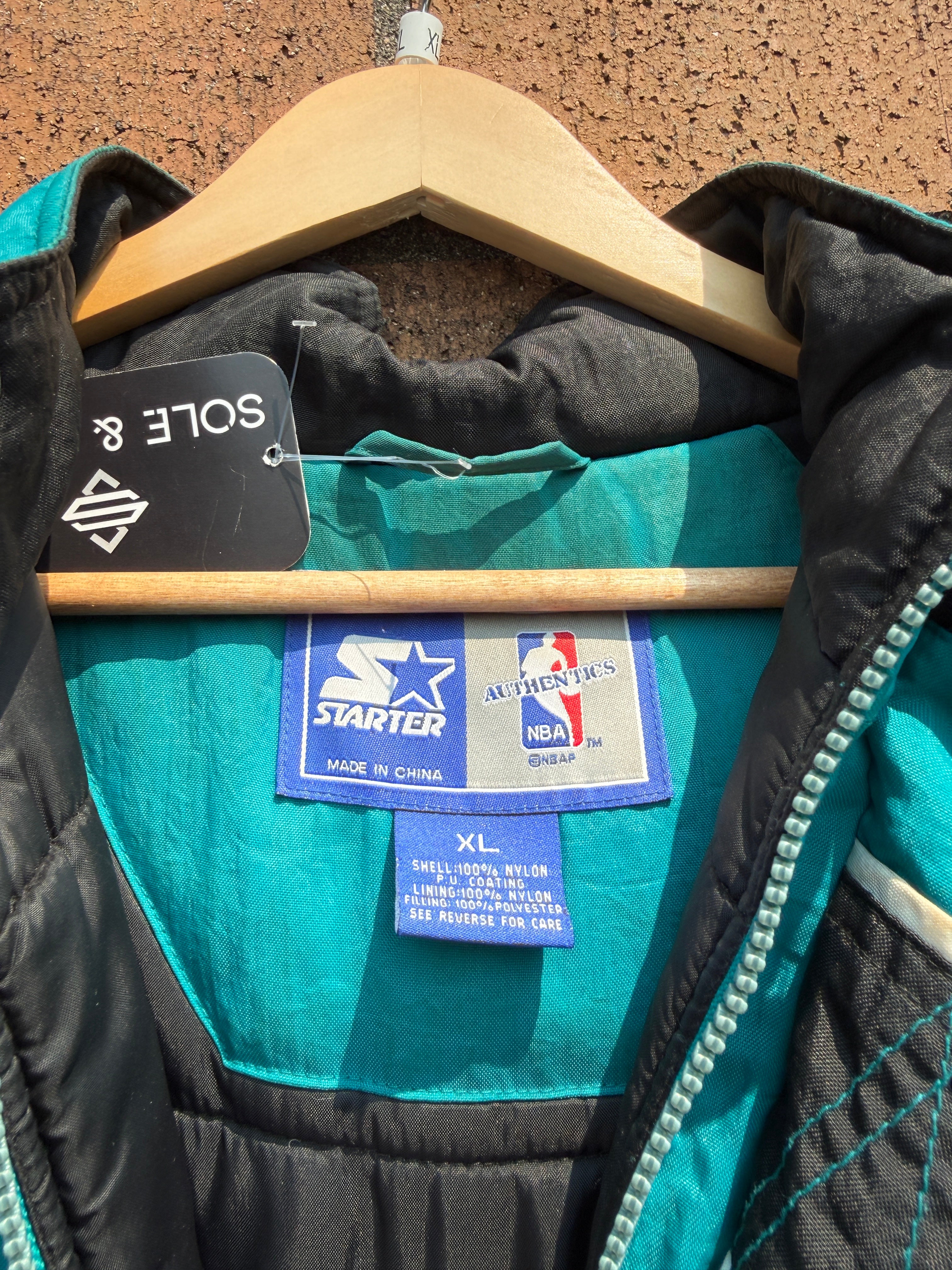 90s Starter Detroit Pistons Hooded Puffer Jacket Size XL