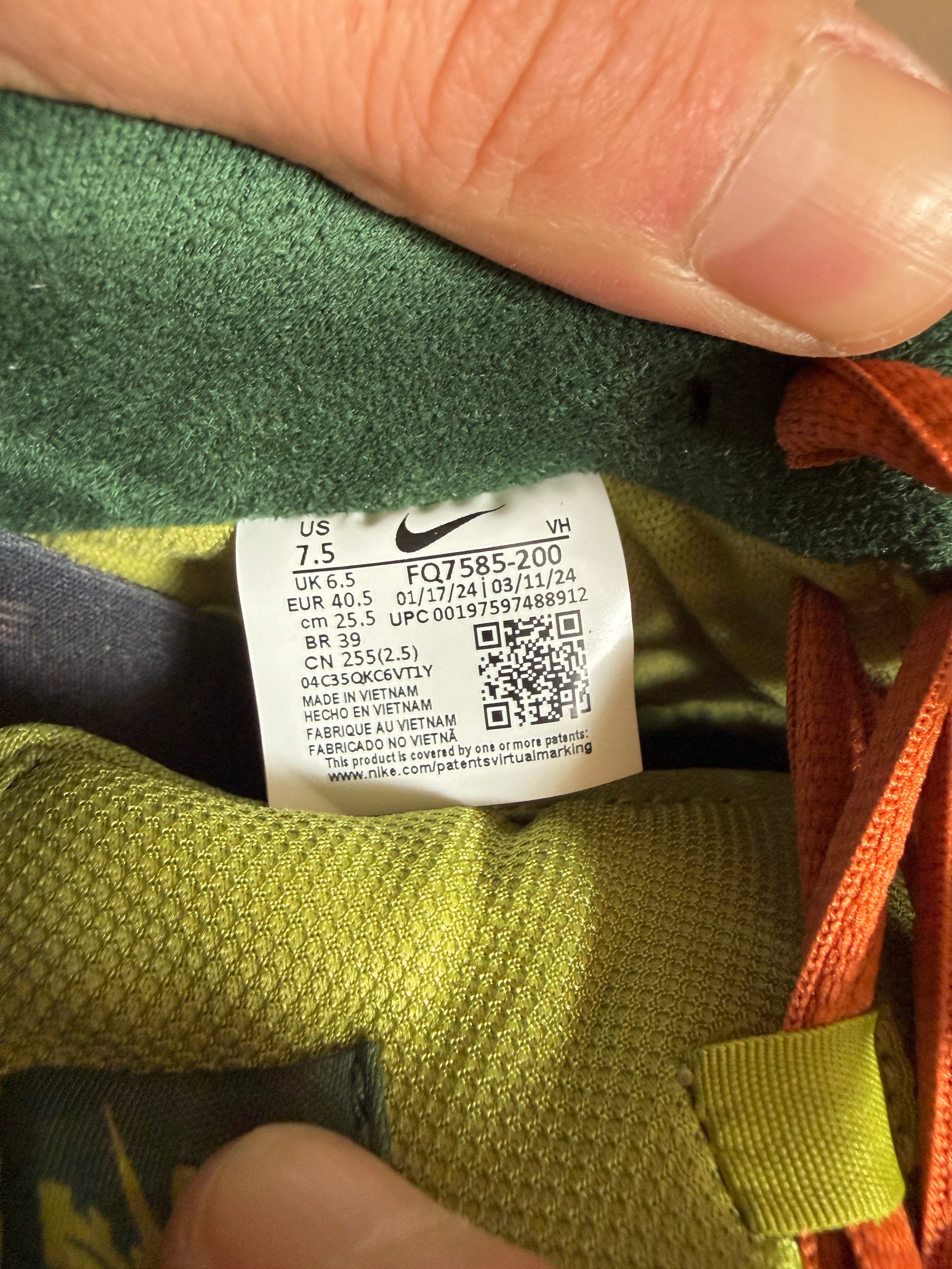 Nike SB Dunk Low Escargot Size 7.5