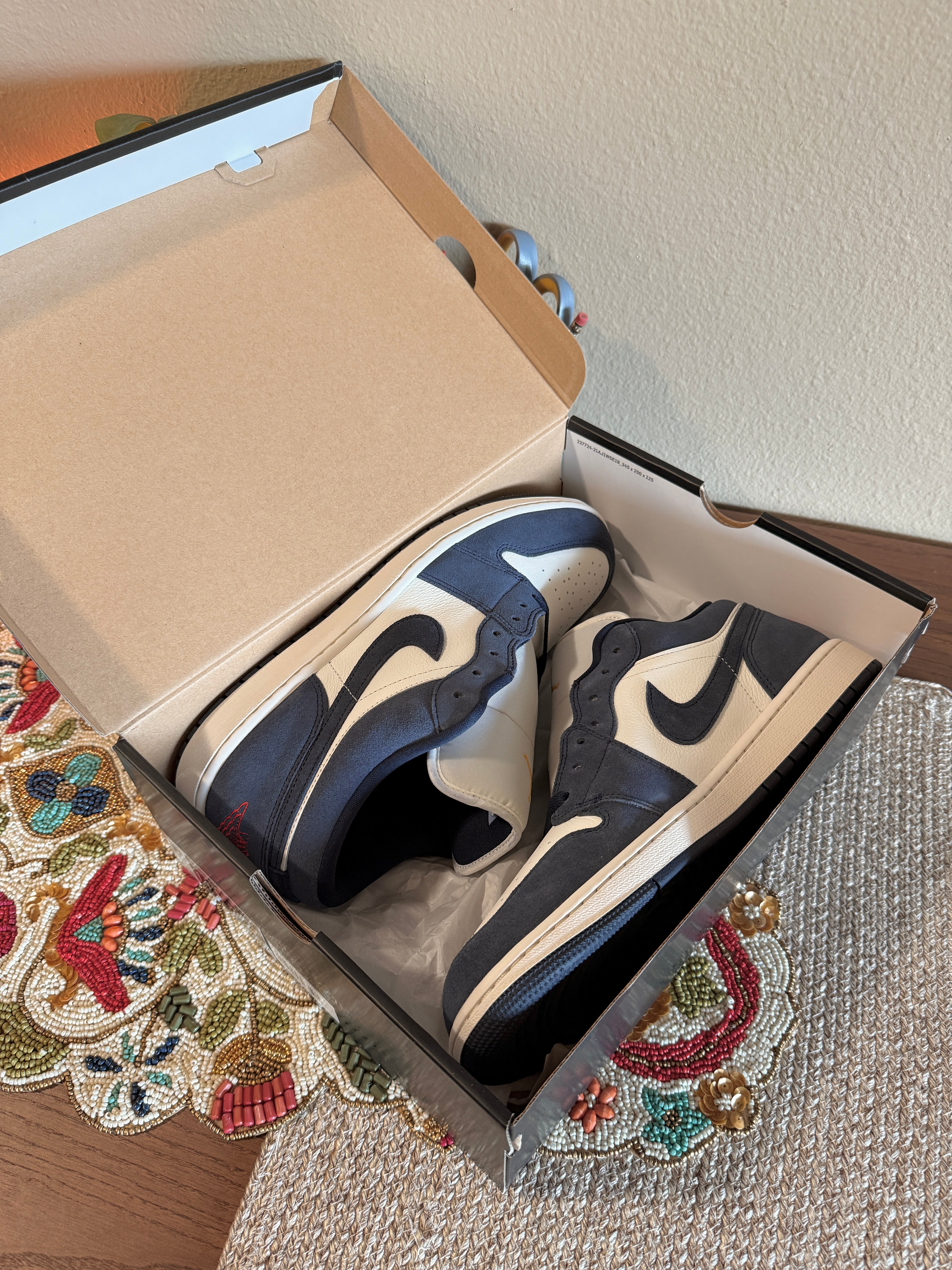 Jordan 1 Low SE Obsidian Suede Size 15