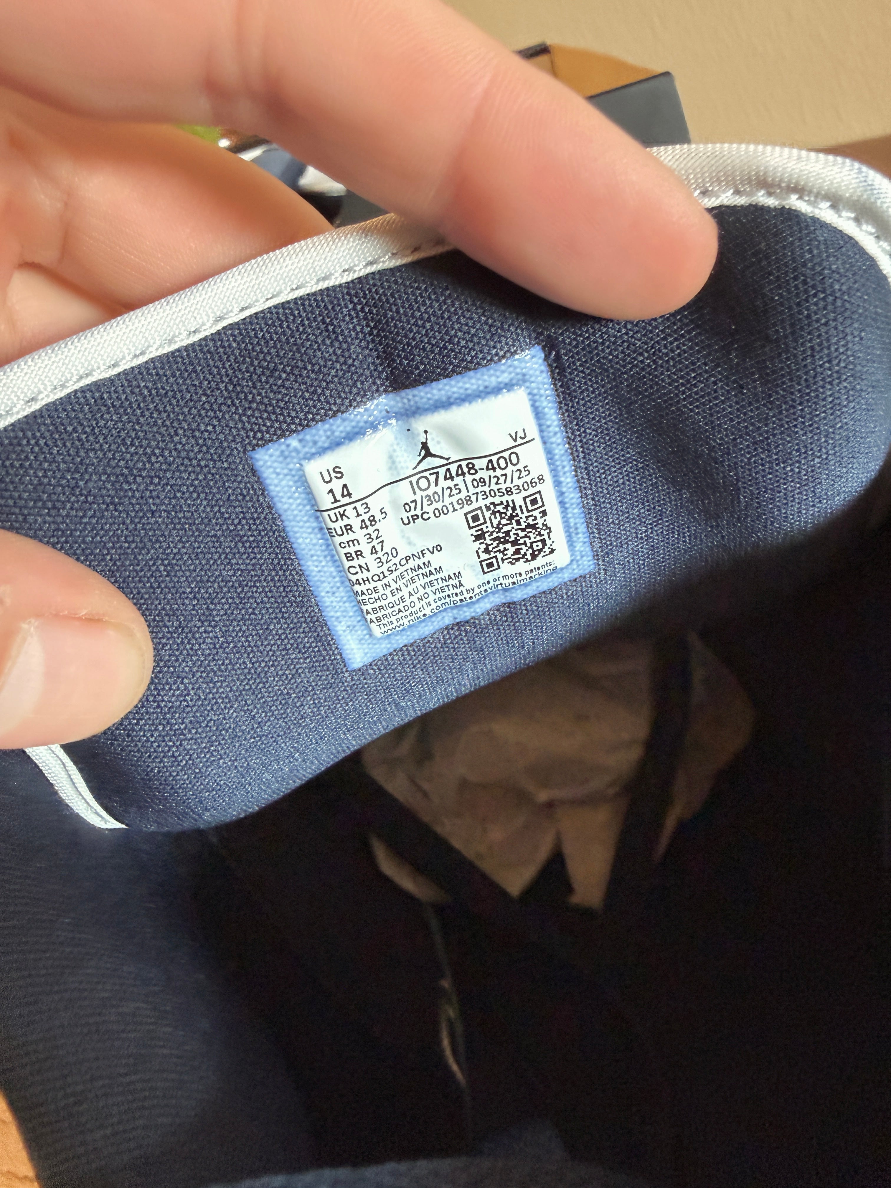 Jordan 1 Low SE Obsidian Suede Size 14