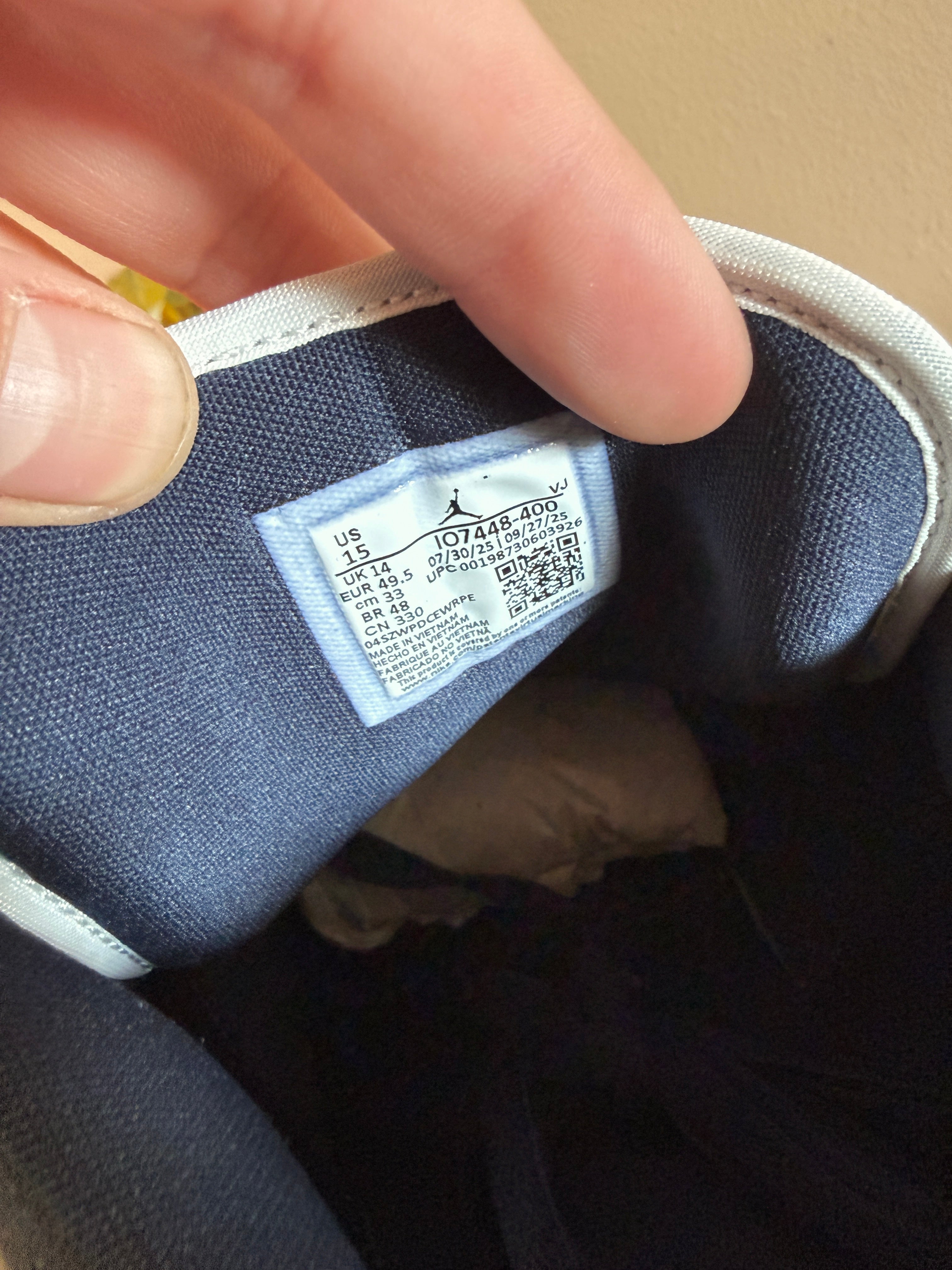 Jordan 1 Low SE Obsidian Suede Size 15