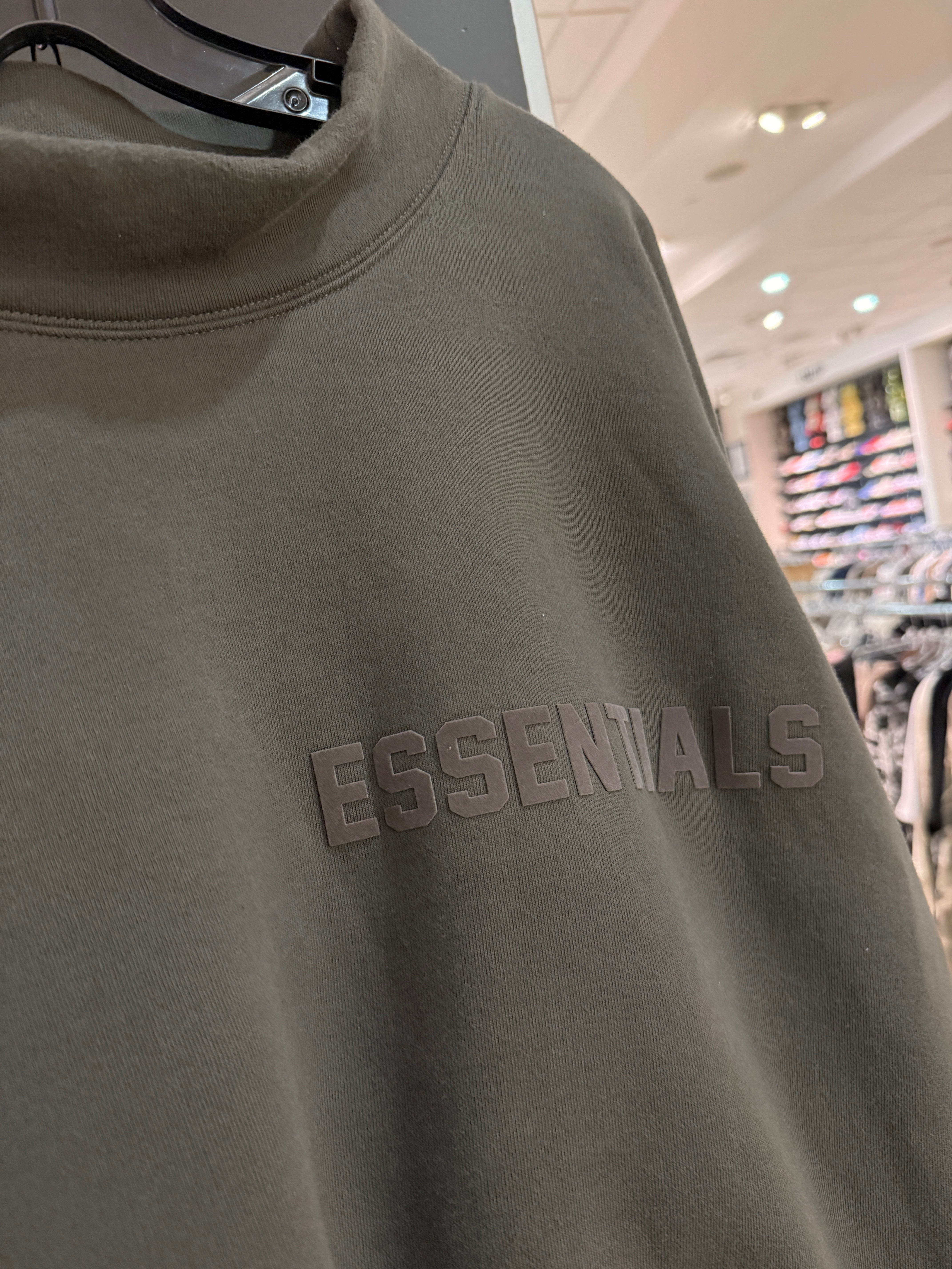Fear of God Essentials Mockneck Sweatshirt Off Black Size XL
