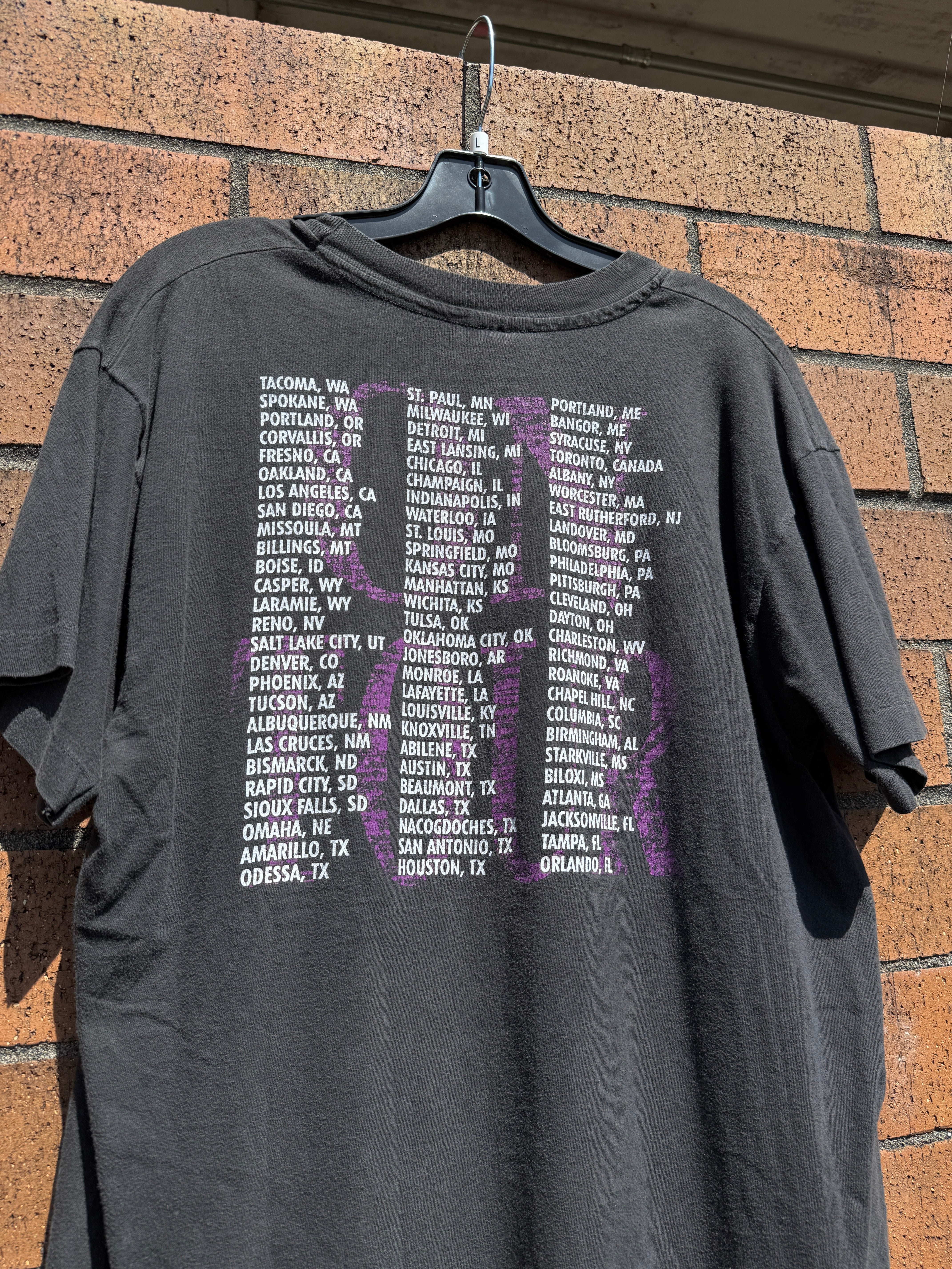 1992 Garth Brooks On Tour Tee Size L