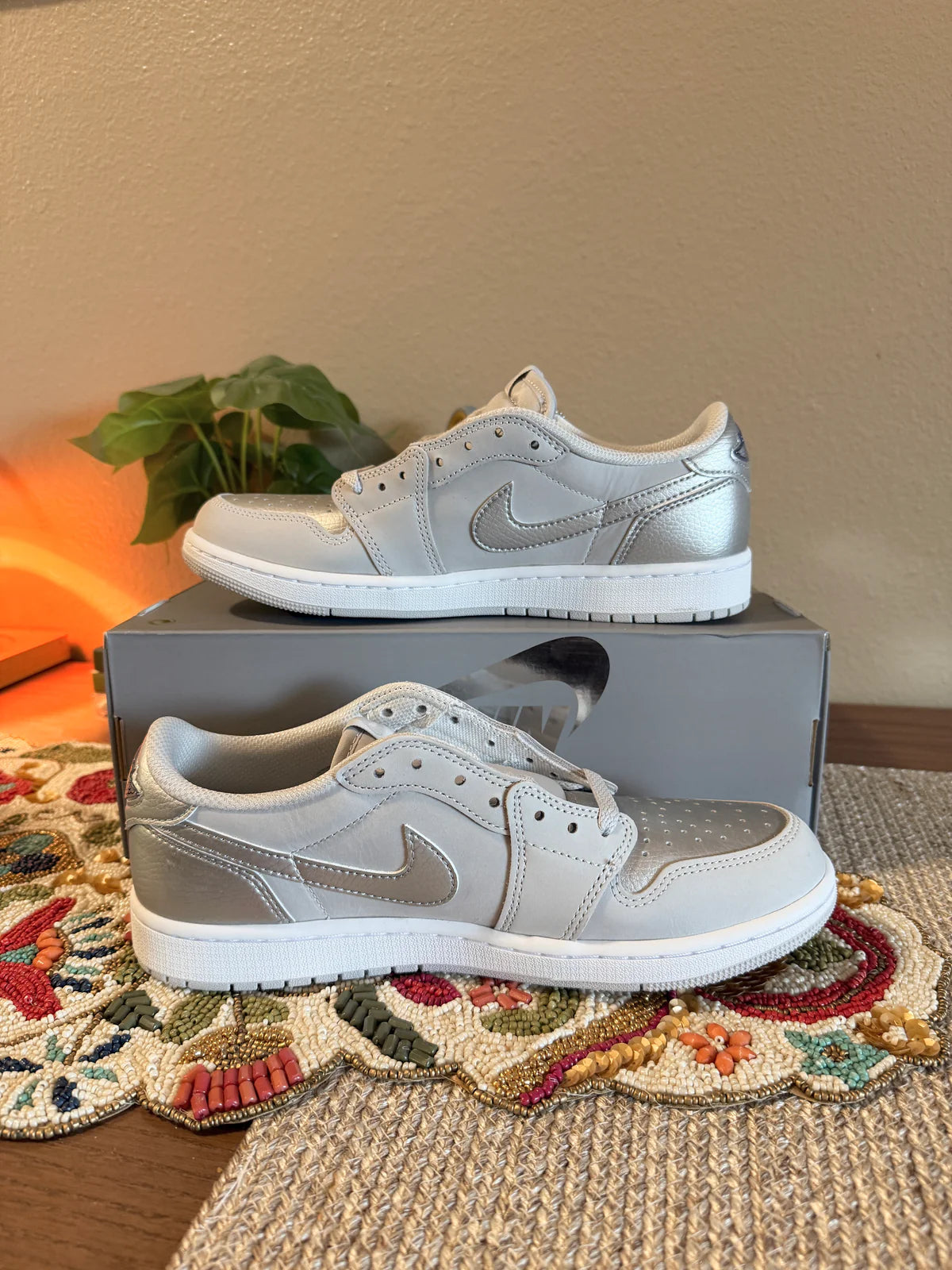 Jordan 1 Low OG Metallic Silver Size 8 MISSING LID