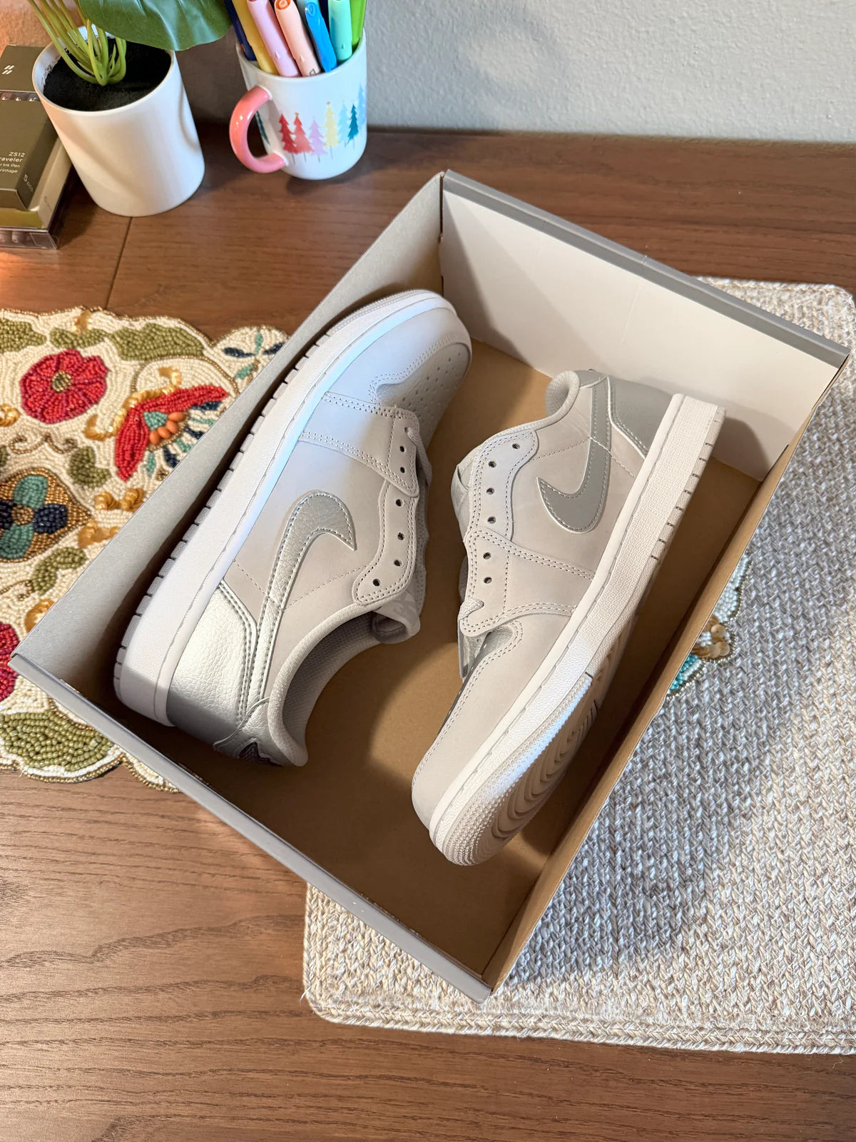 Jordan 1 Low OG Metallic Silver Size 8 MISSING LID