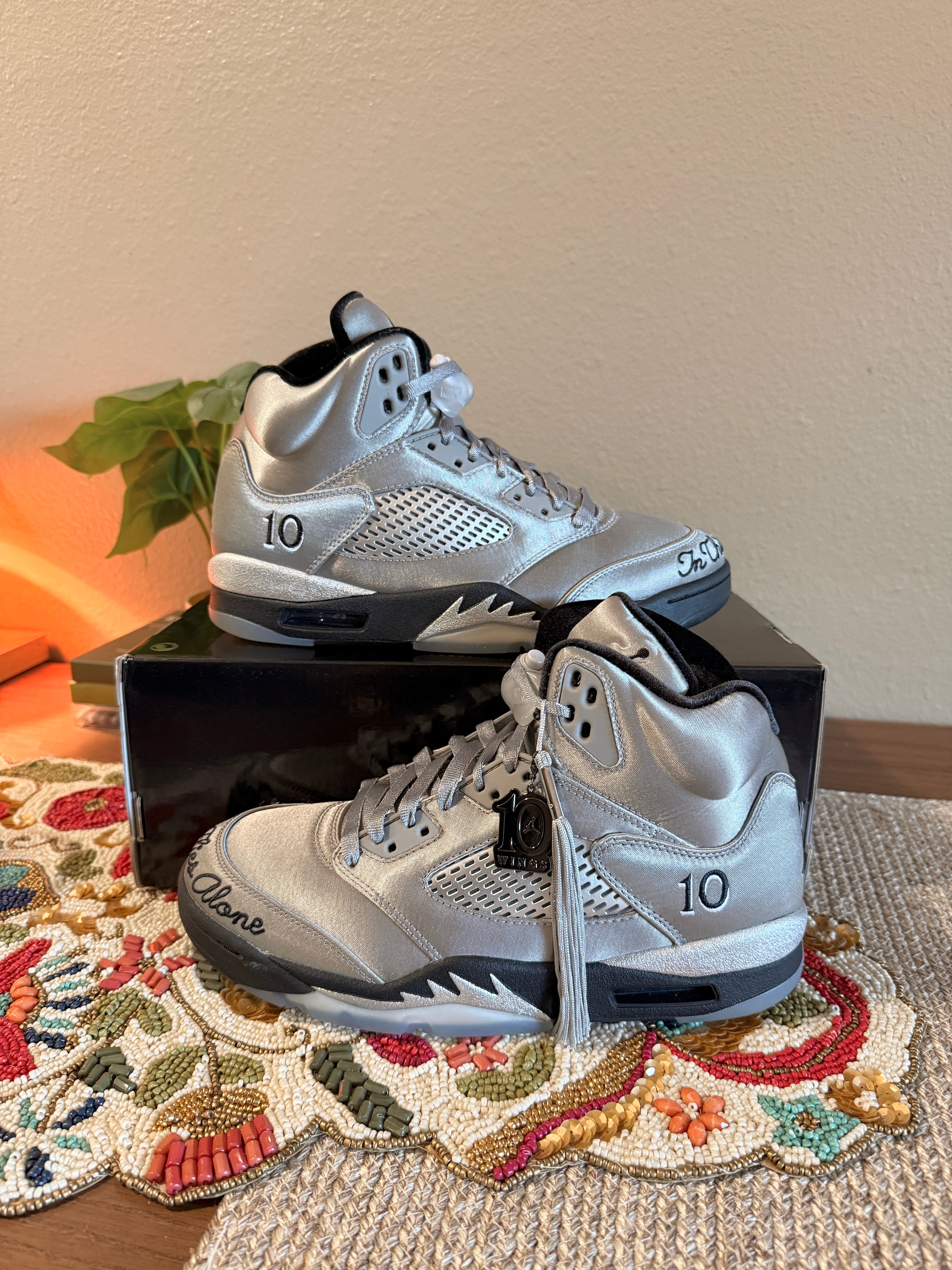 Jordan 5 Retro Wings (Women's) Size 9 MISSING LID