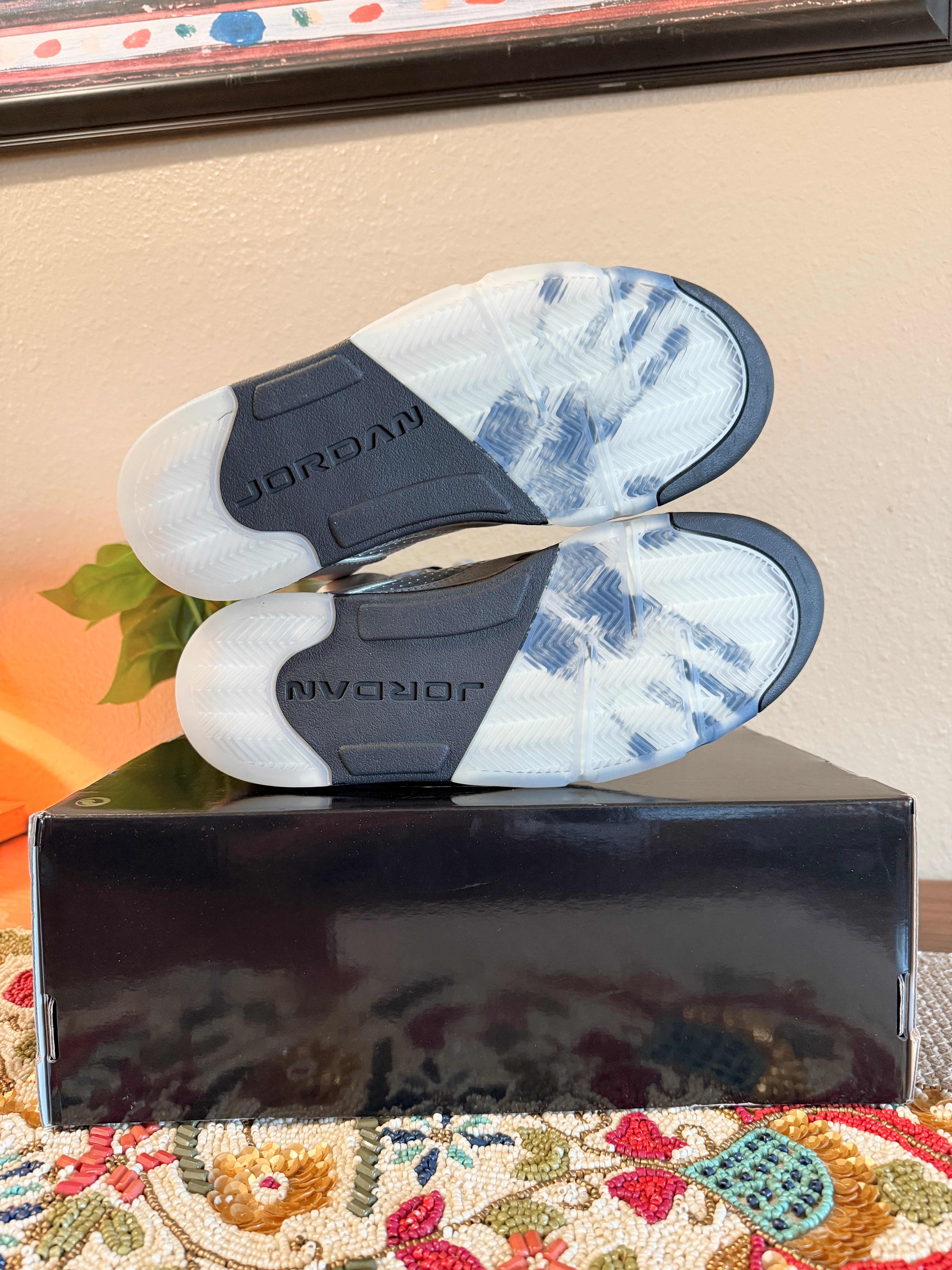 Jordan 5 Retro Wings (Women's) Size 9 MISSING LID