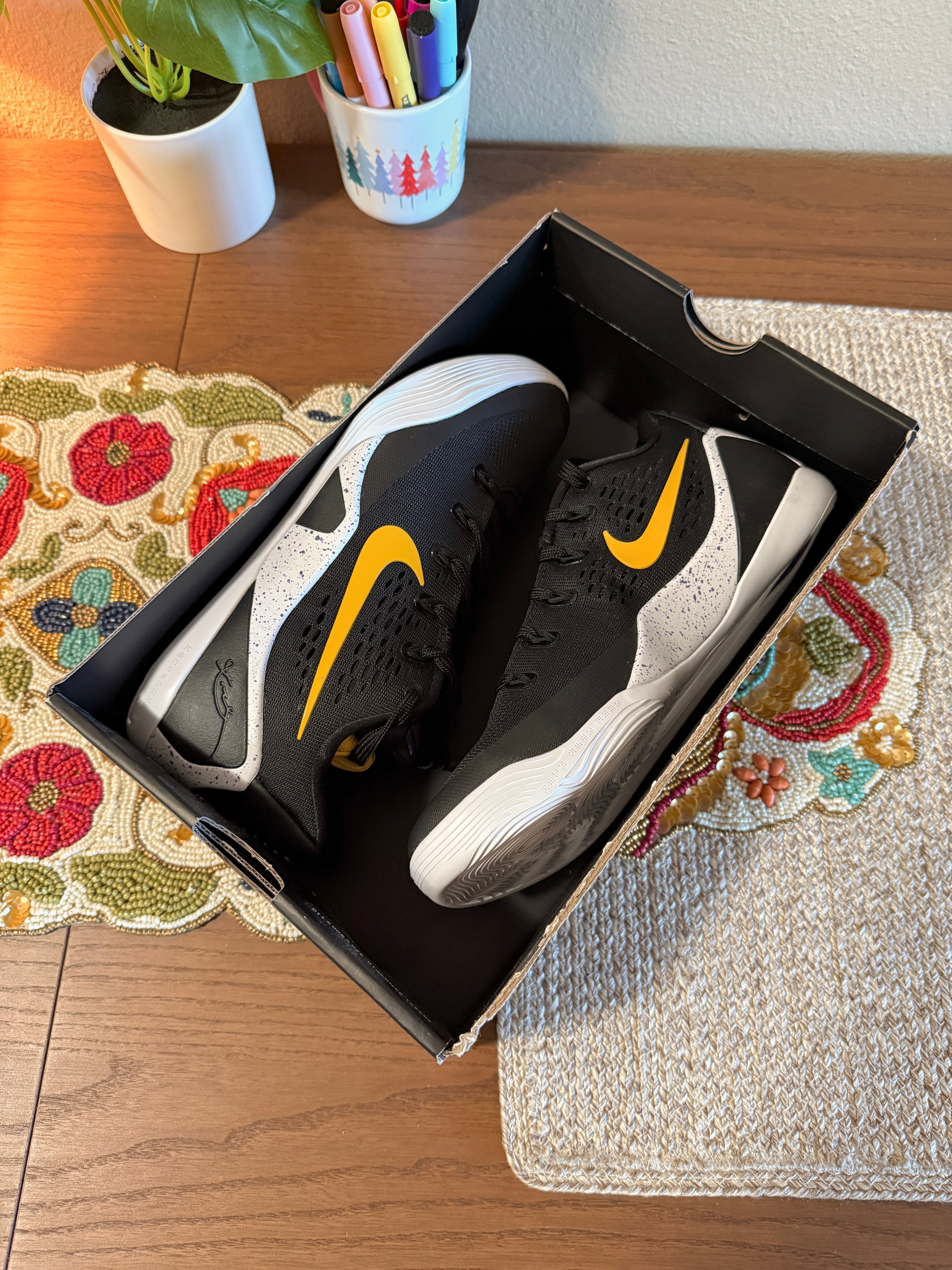 Nike Kobe 9 EM Low Protro TB Black University Gold Size 8 MISSING LID