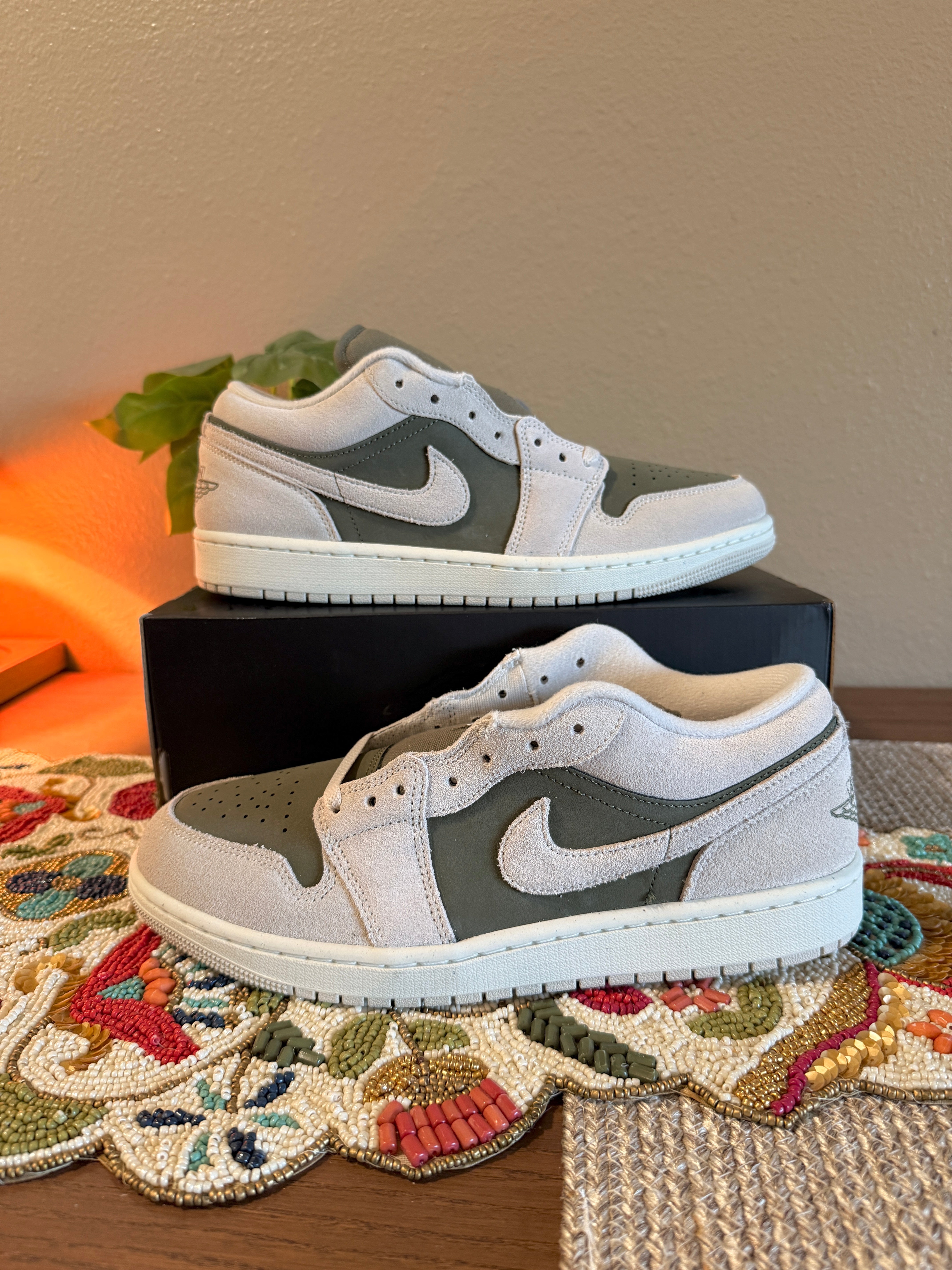 Jordan 1 Low SE Medium Olive Sail Size 9.5 MISSING LID