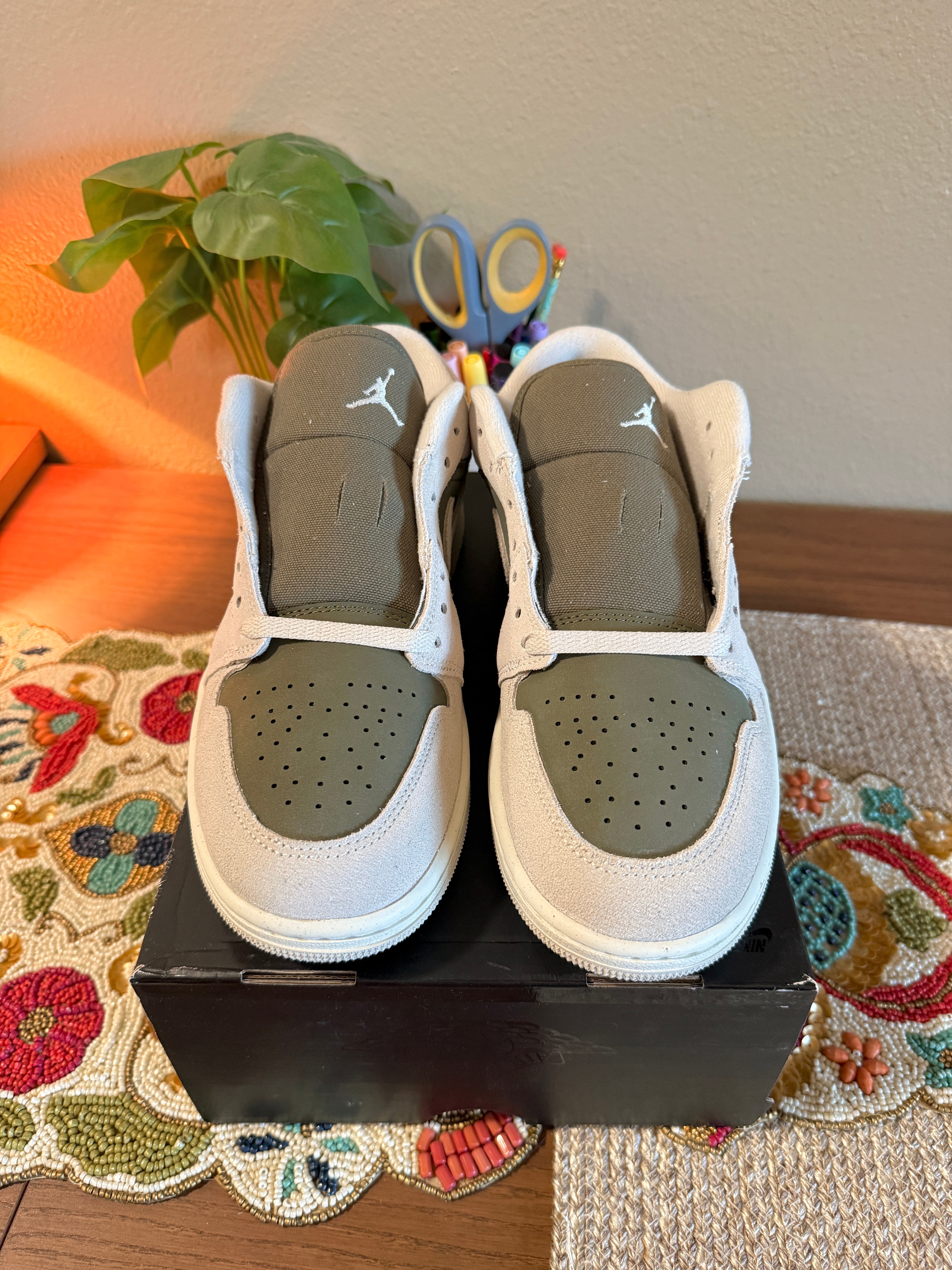Jordan 1 Low SE Medium Olive Sail Size 9.5 MISSING LID