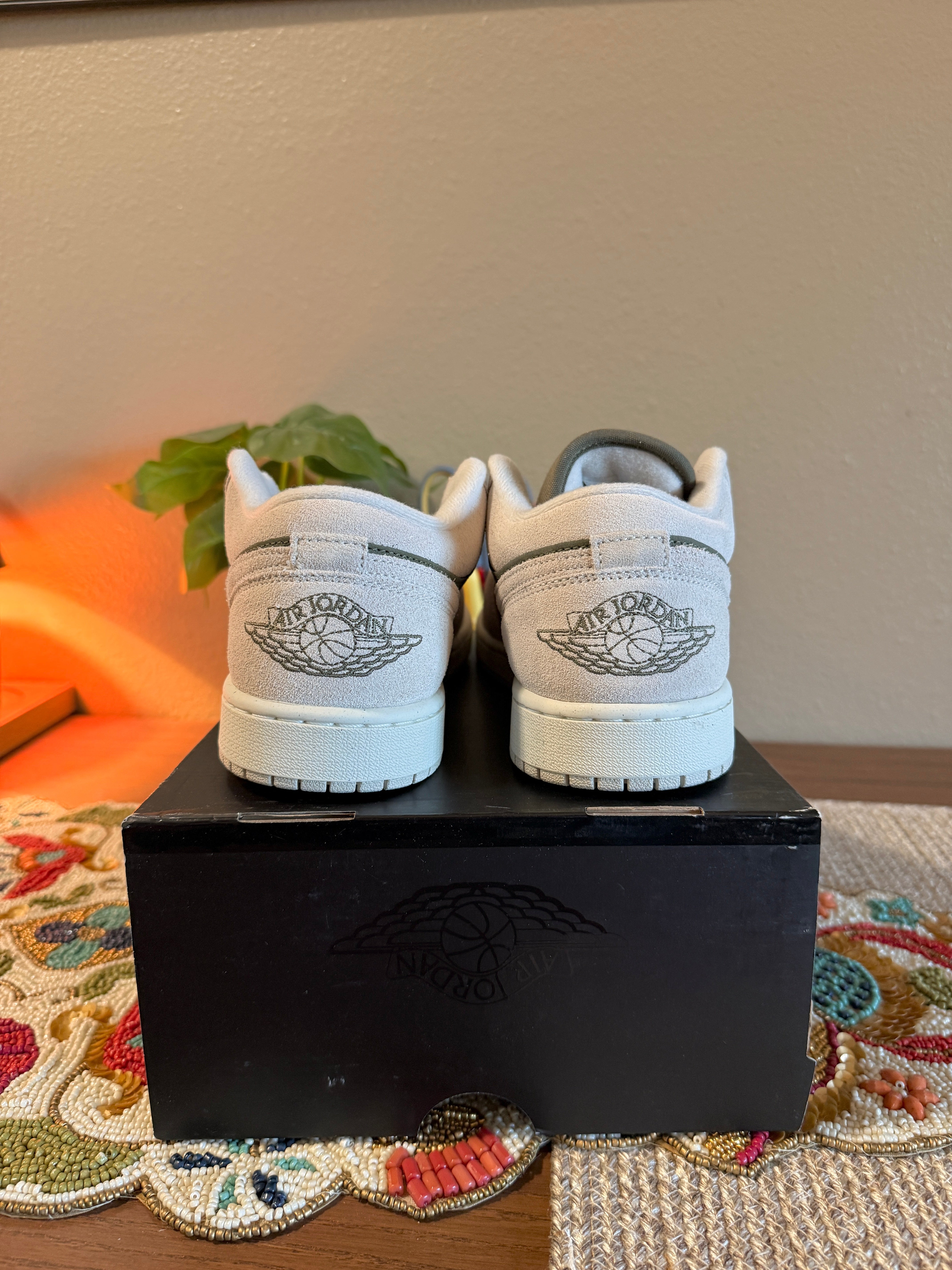 Jordan 1 Low SE Medium Olive Sail Size 9.5 MISSING LID