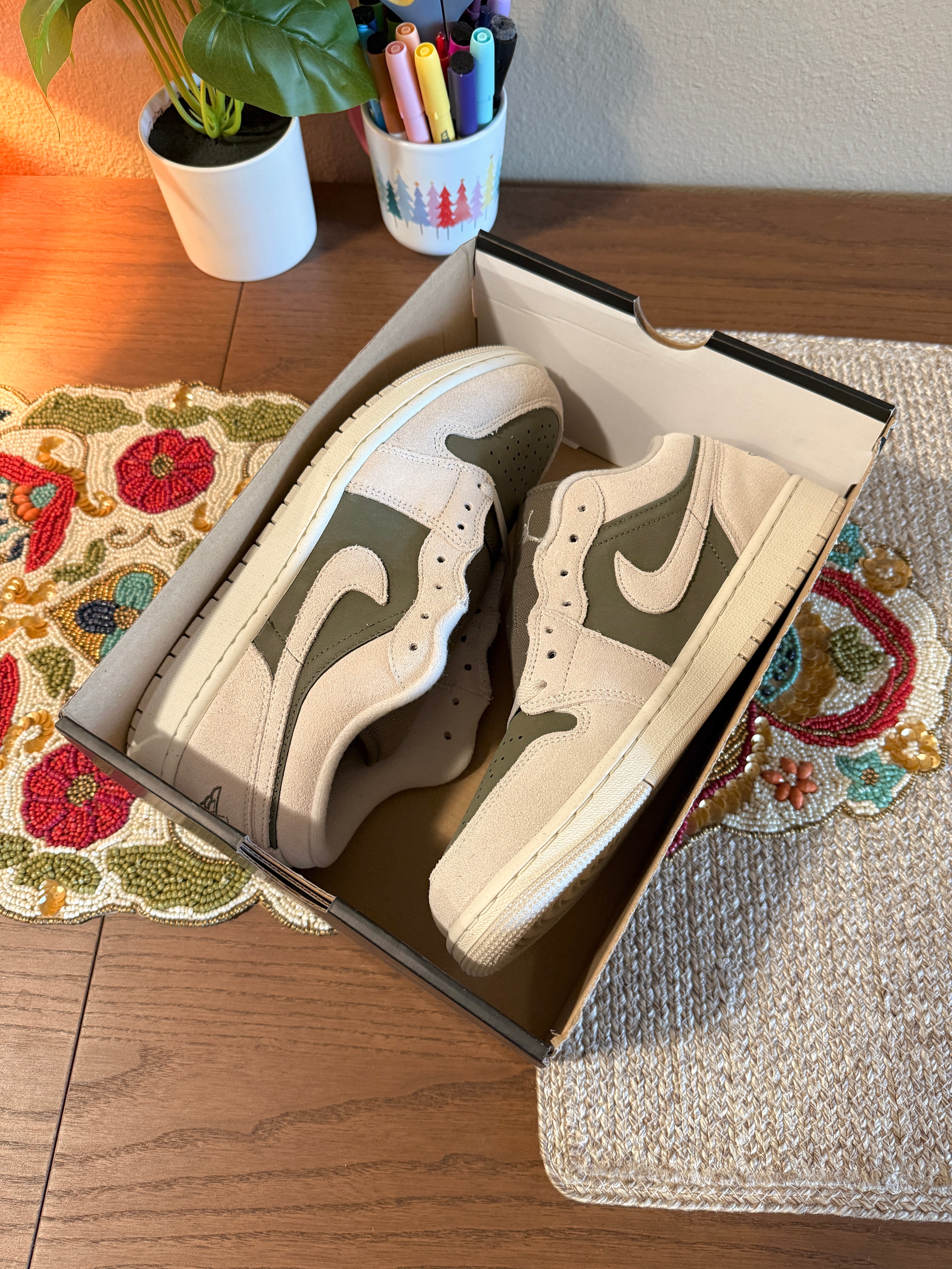 Jordan 1 Low SE Medium Olive Sail Size 9.5 MISSING LID