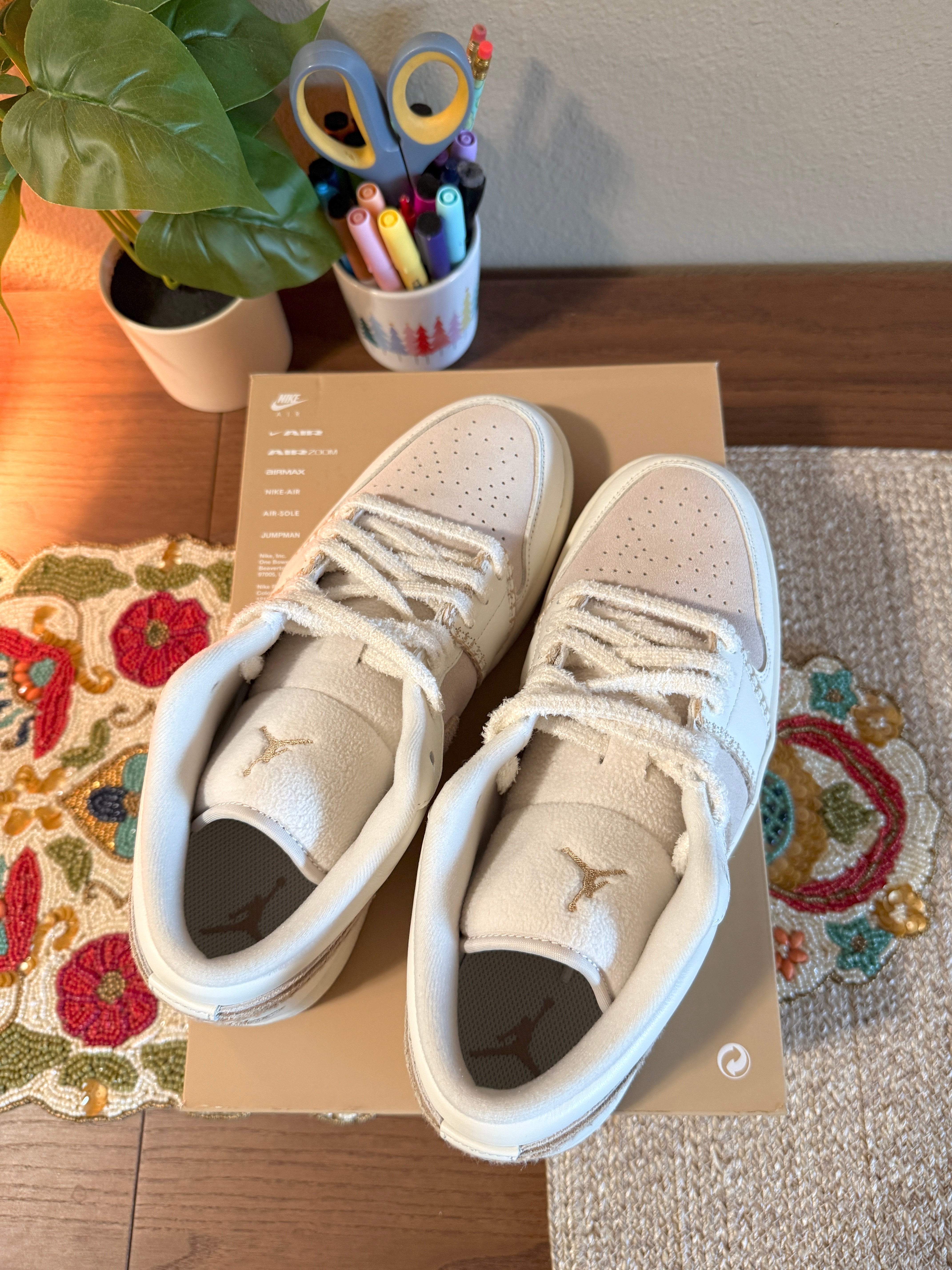Jordan 1 Low SE Cozy Girl Size 9.5M / 11W MISSING LID