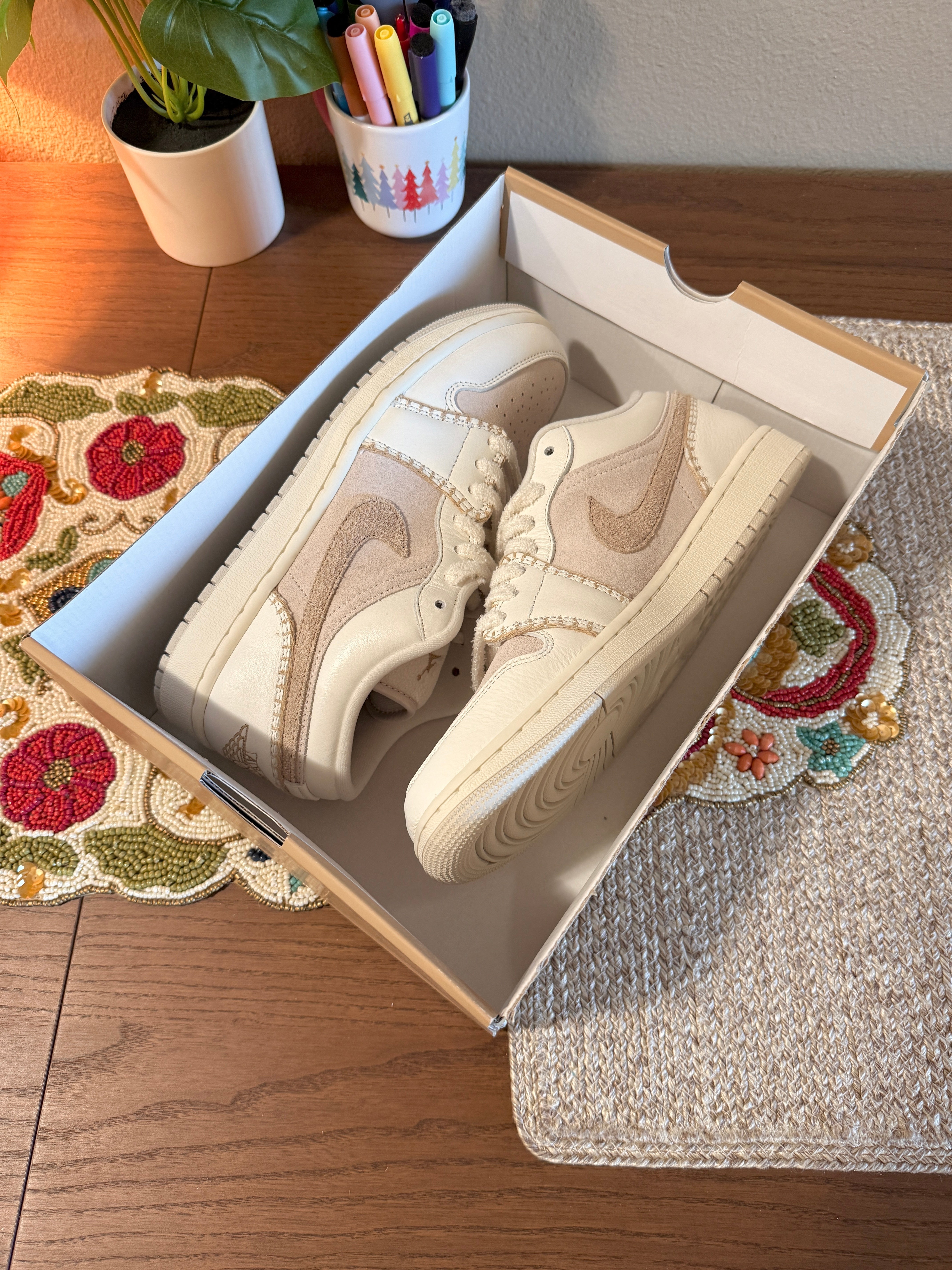 Jordan 1 Low SE Cozy Girl Size 9.5M / 11W MISSING LID