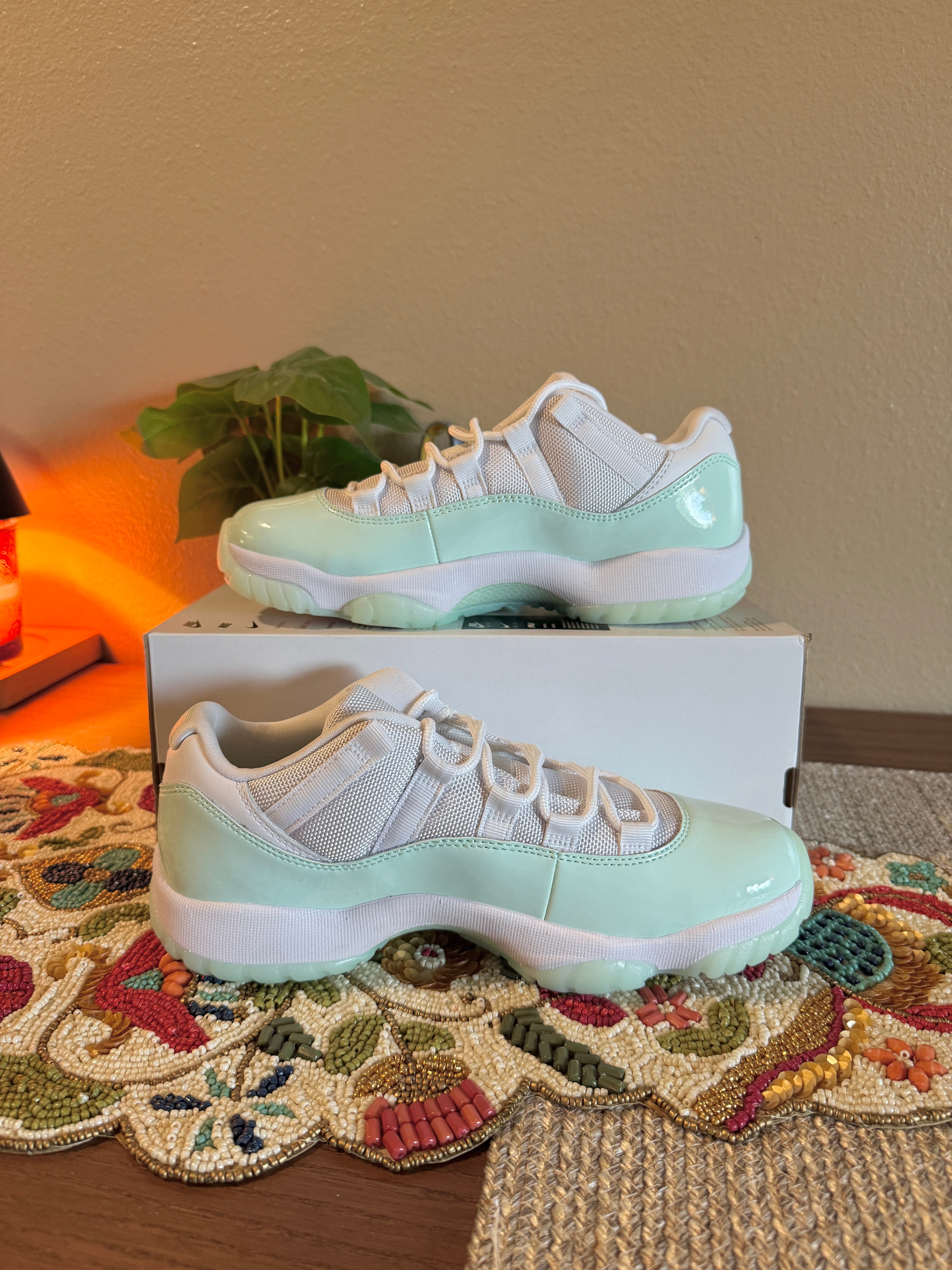 Jordan 11 Retro Low Igloo (Women's) Size 8 MISSING LID