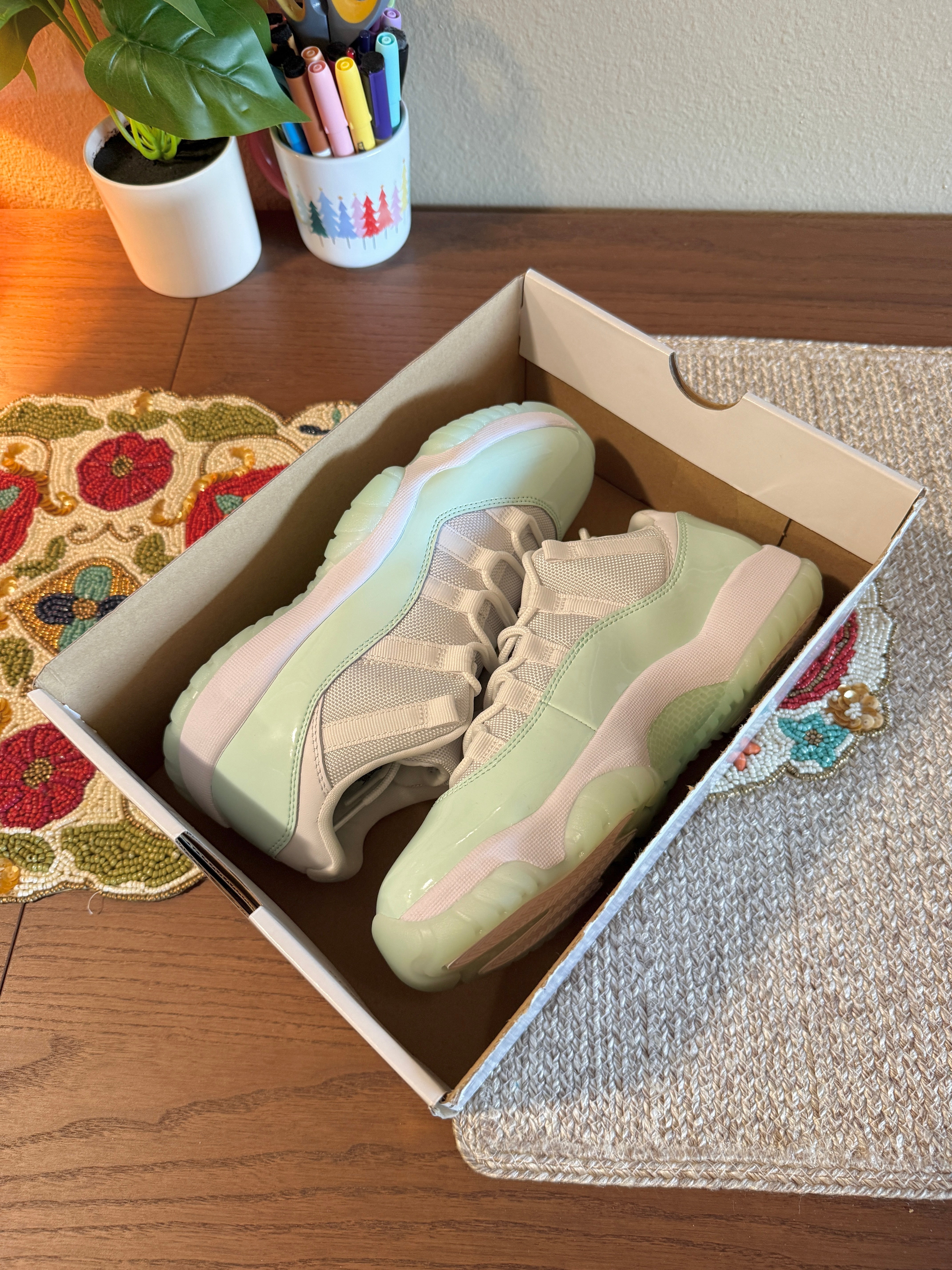 Jordan 11 Retro Low Igloo (Women's) Size 8 MISSING LID