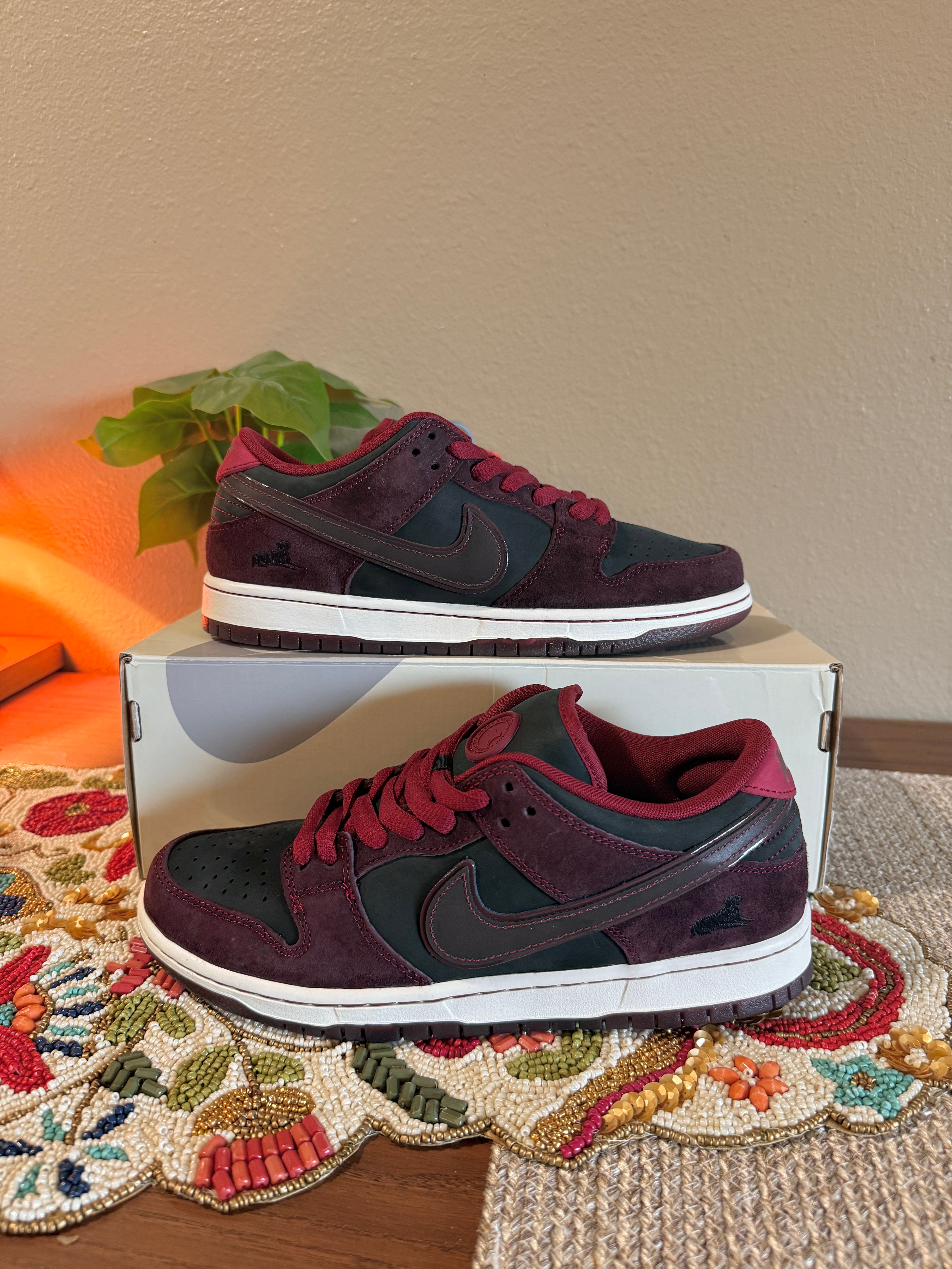 Nike SB Dunk Low Riot Skateshop Size 8