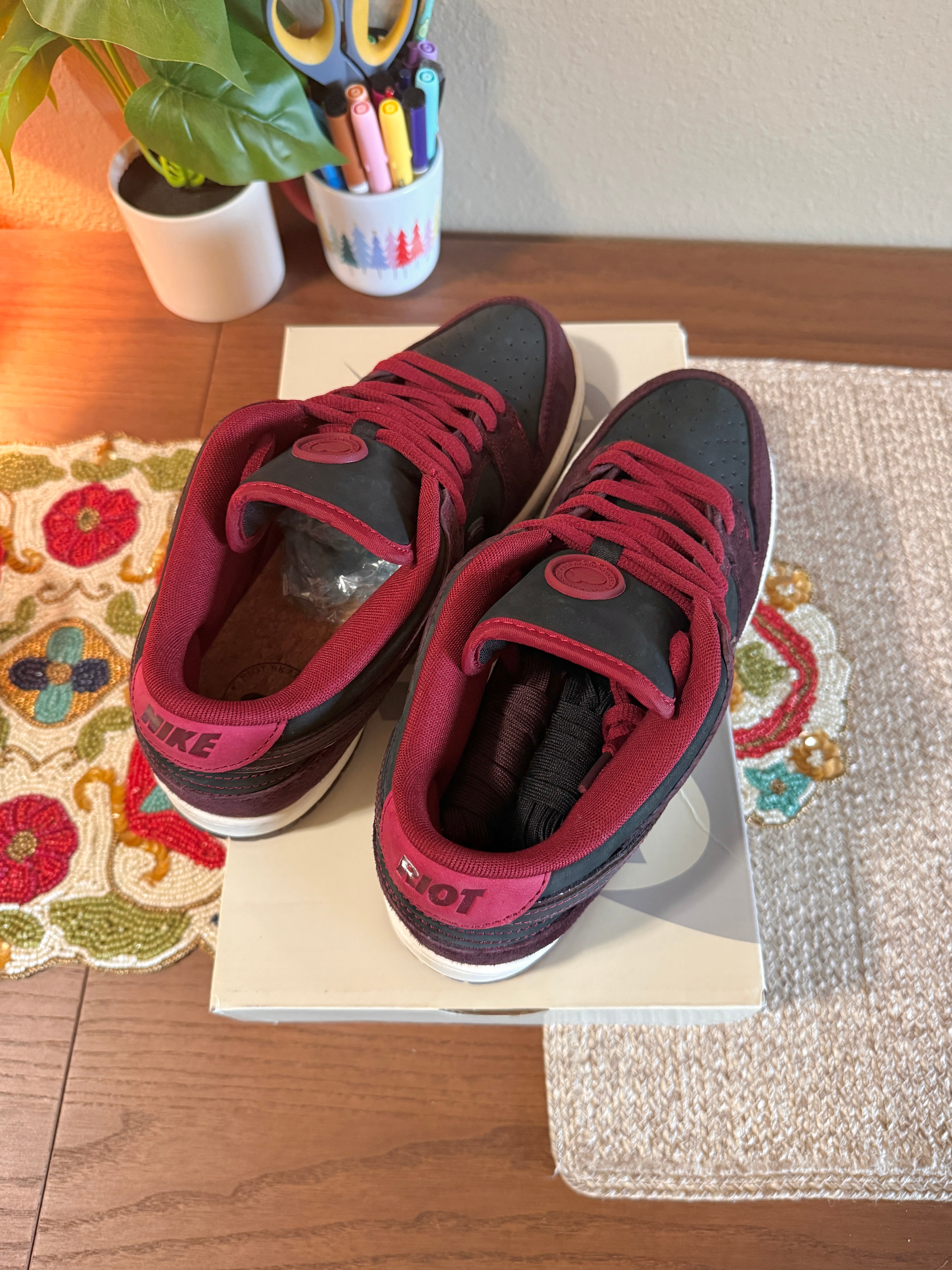 Nike SB Dunk Low Riot Skateshop Size 8