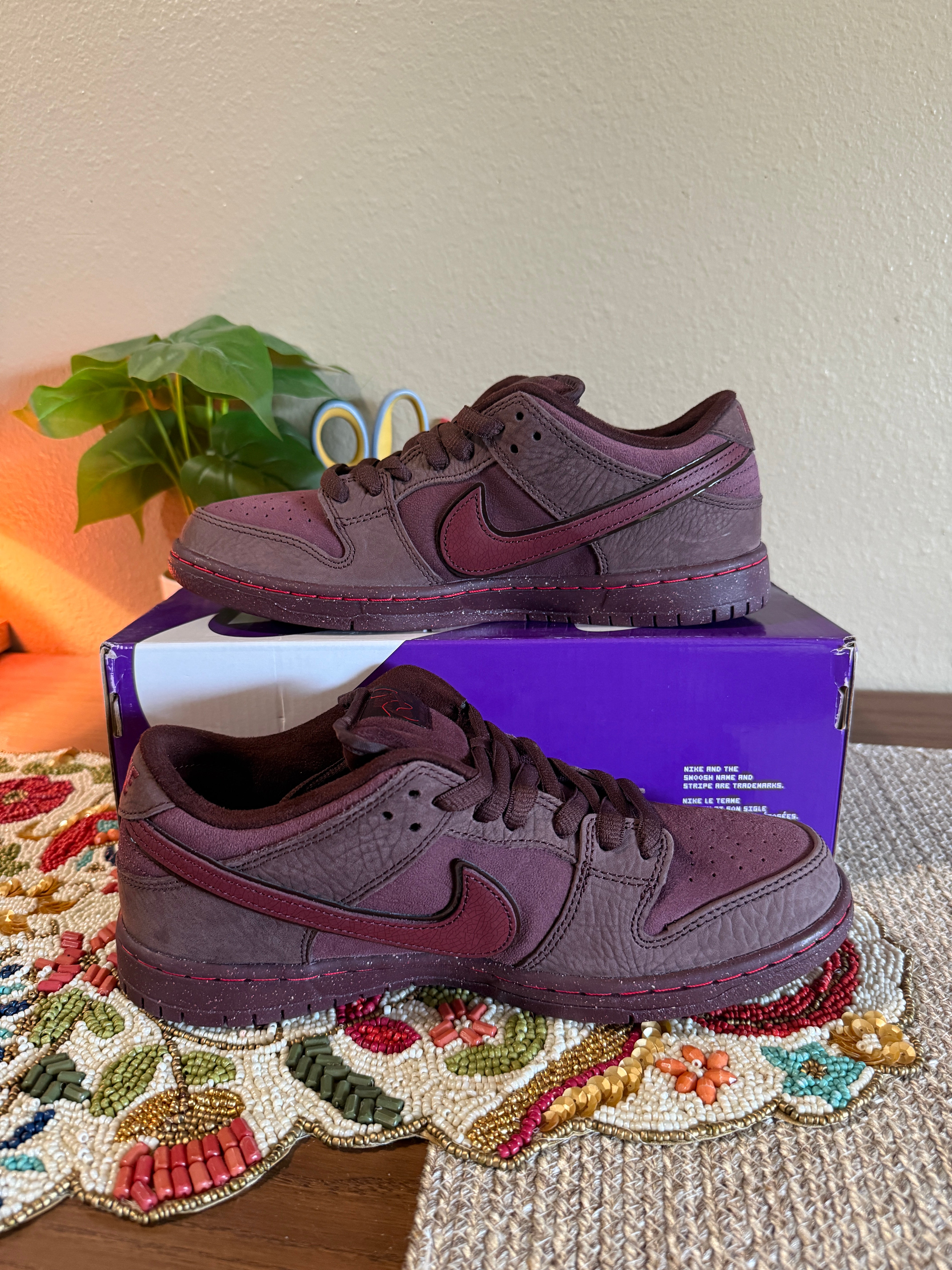 Nike SB Dunk Low City Of Love Burgundy Crush Size 8.5