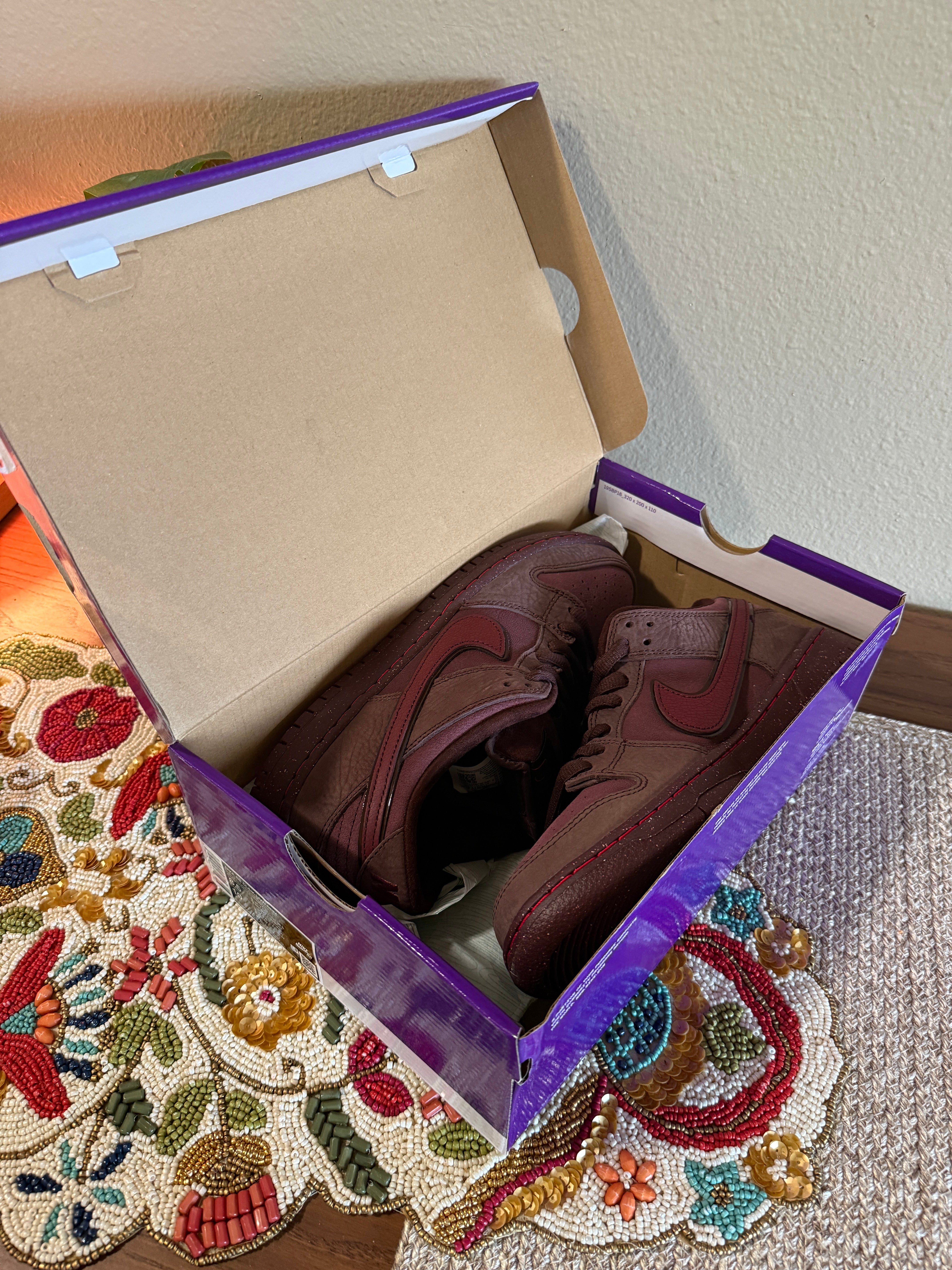 Nike SB Dunk Low City Of Love Burgundy Crush Size 8.5