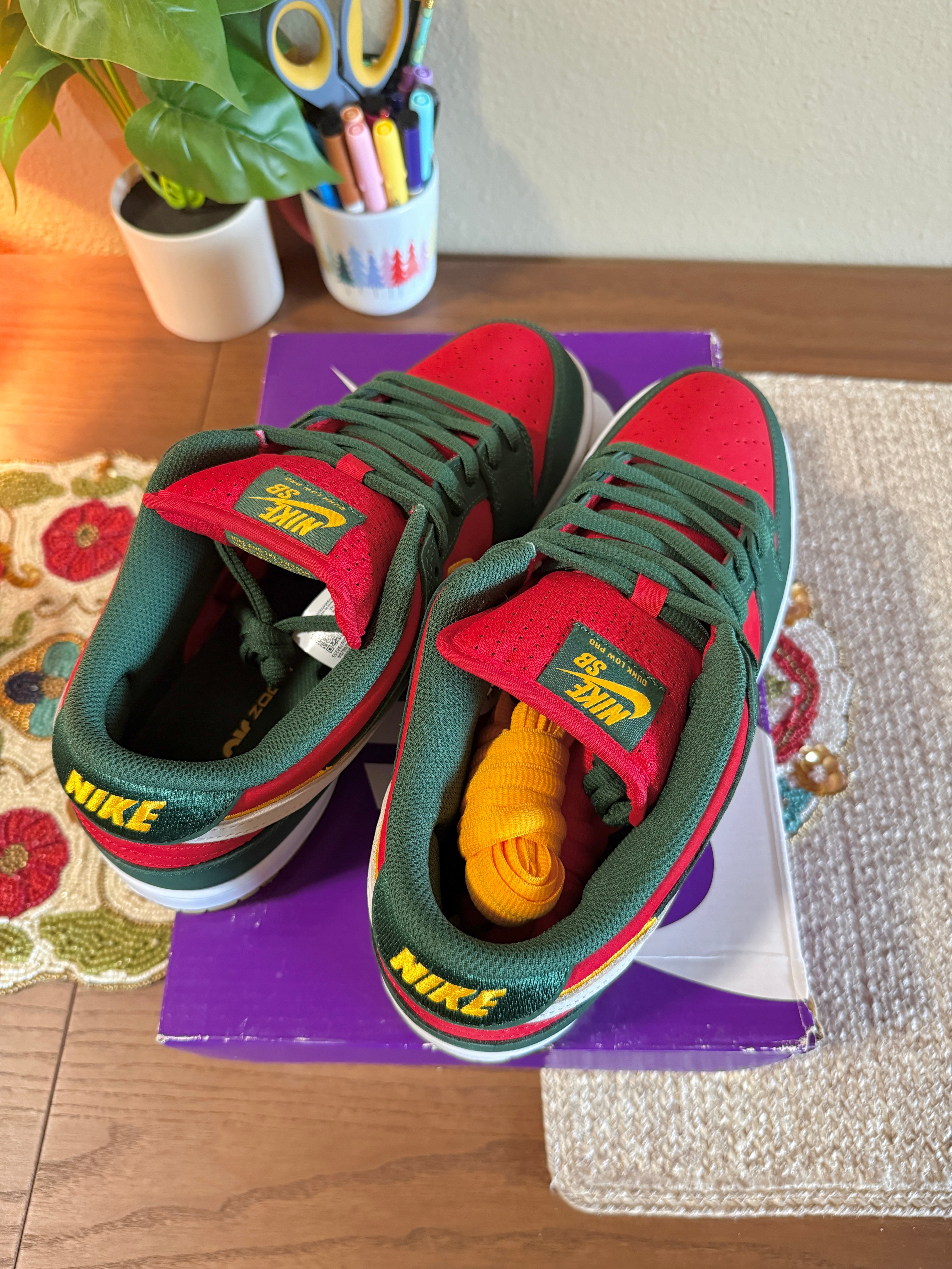 Nike SB Dunk Low Pro PRM Seattle Supersonics Size 10