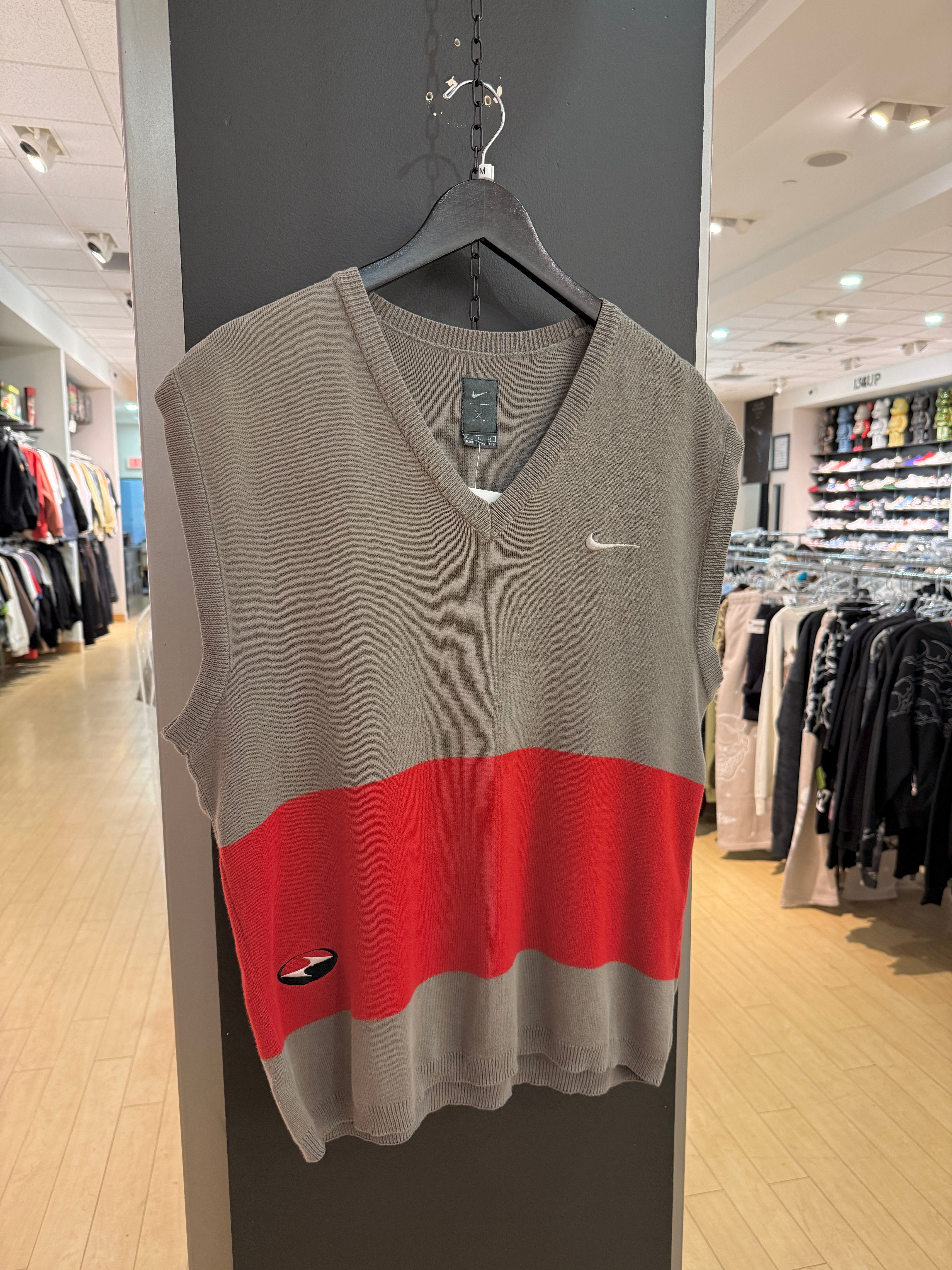 2008 Nike x Tiger Woods Golf Sweater Vest Stone / Red Size M