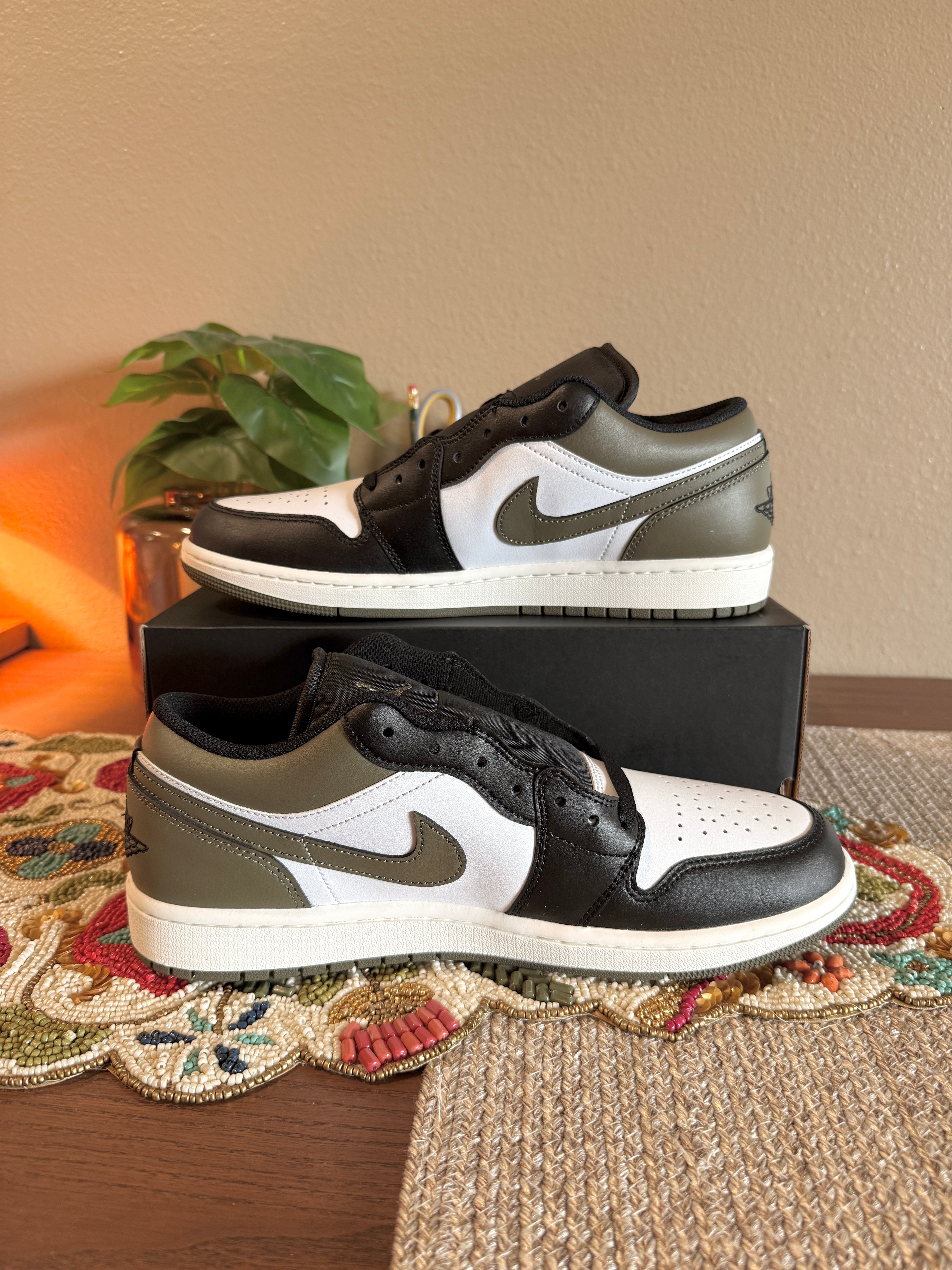 Jordan 1 Low Black Toe Medium Olive Size 10.5 MISSING LID