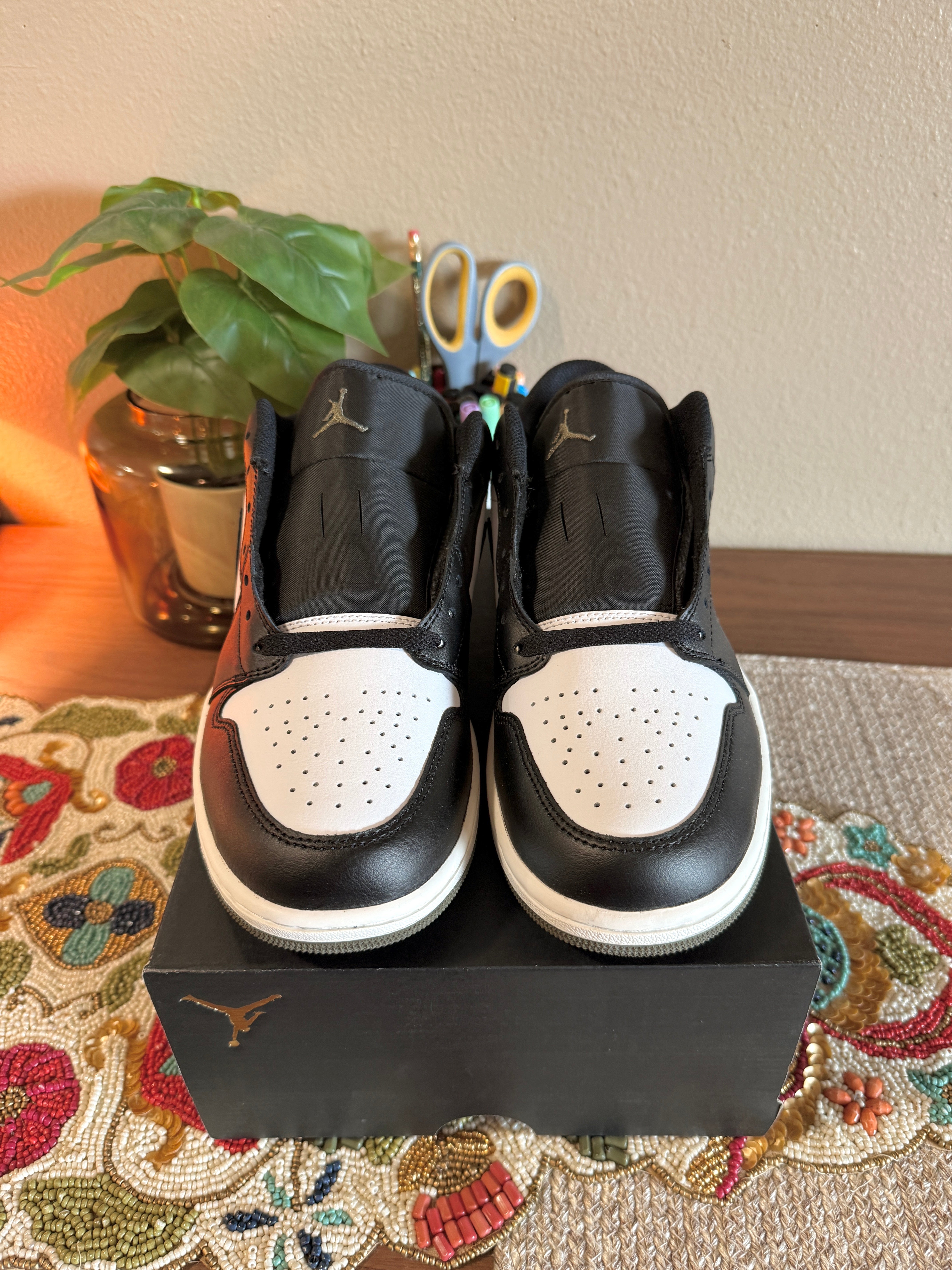Jordan 1 Low Black Toe Medium Olive Size 10.5 MISSING LID