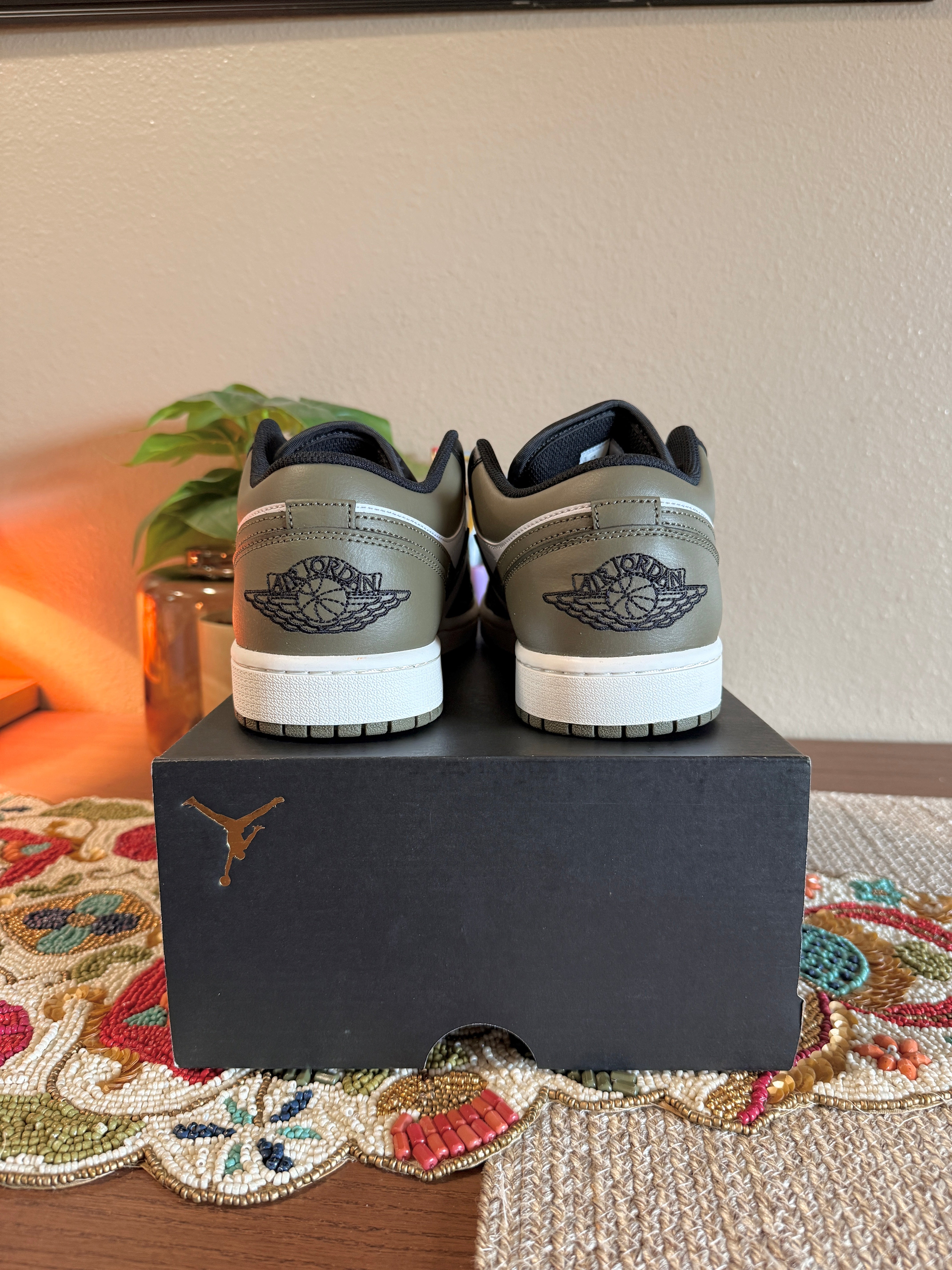 Jordan 1 Low Black Toe Medium Olive Size 10.5 MISSING LID