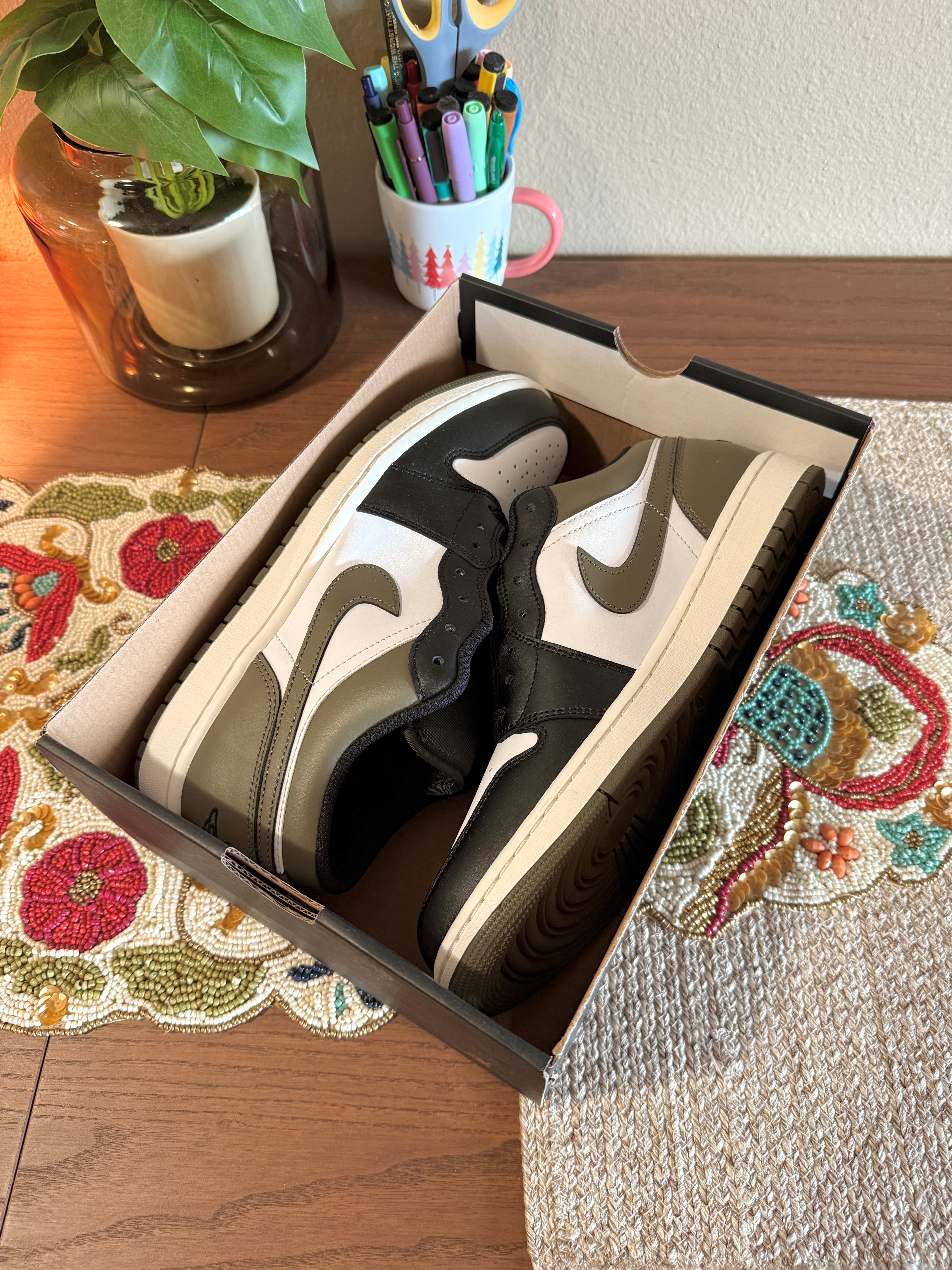 Jordan 1 Low Black Toe Medium Olive Size 10.5 MISSING LID