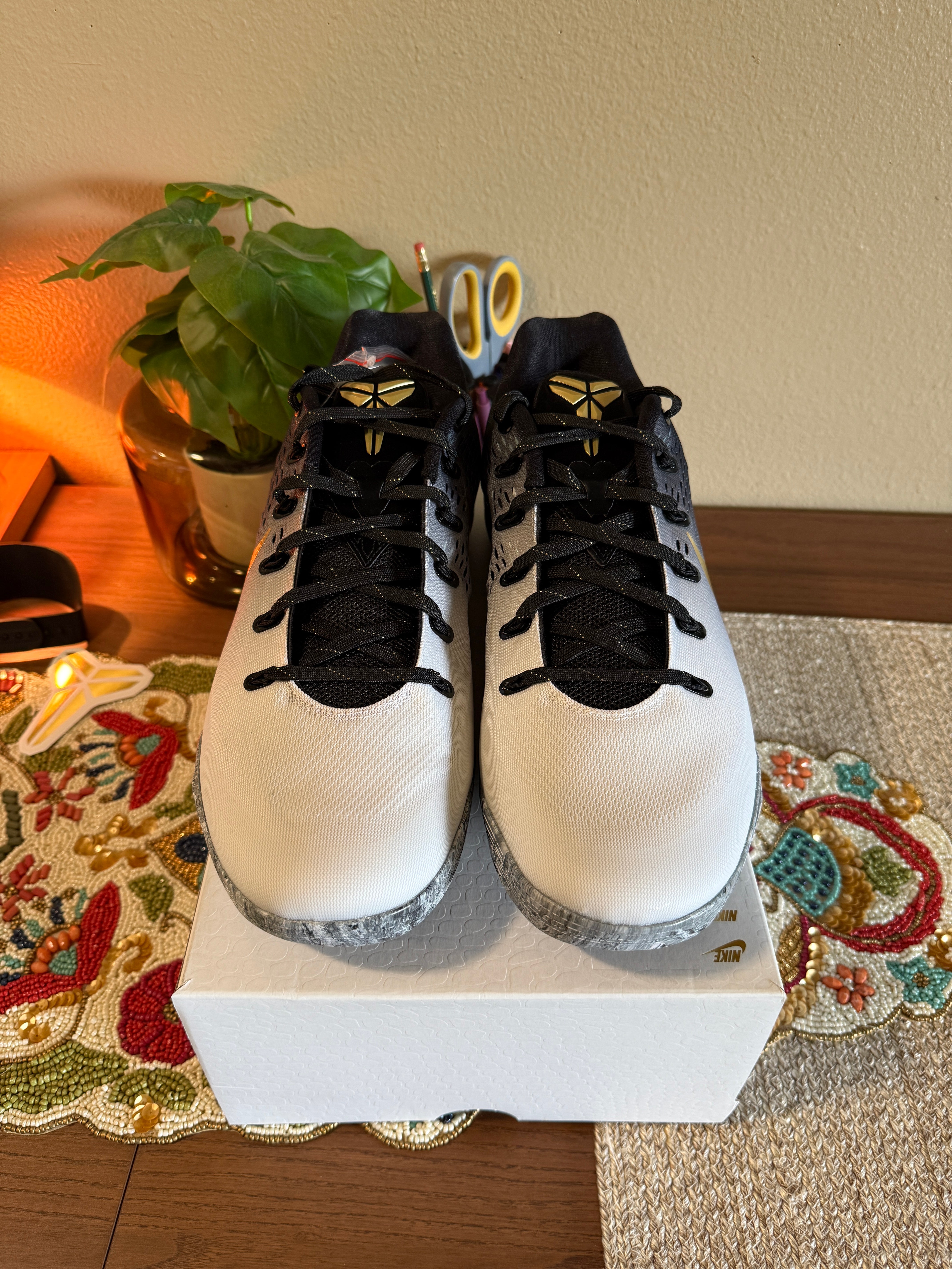 Nike Kobe 9 EM Low Protro Mambacita Size 16 MISSING LID