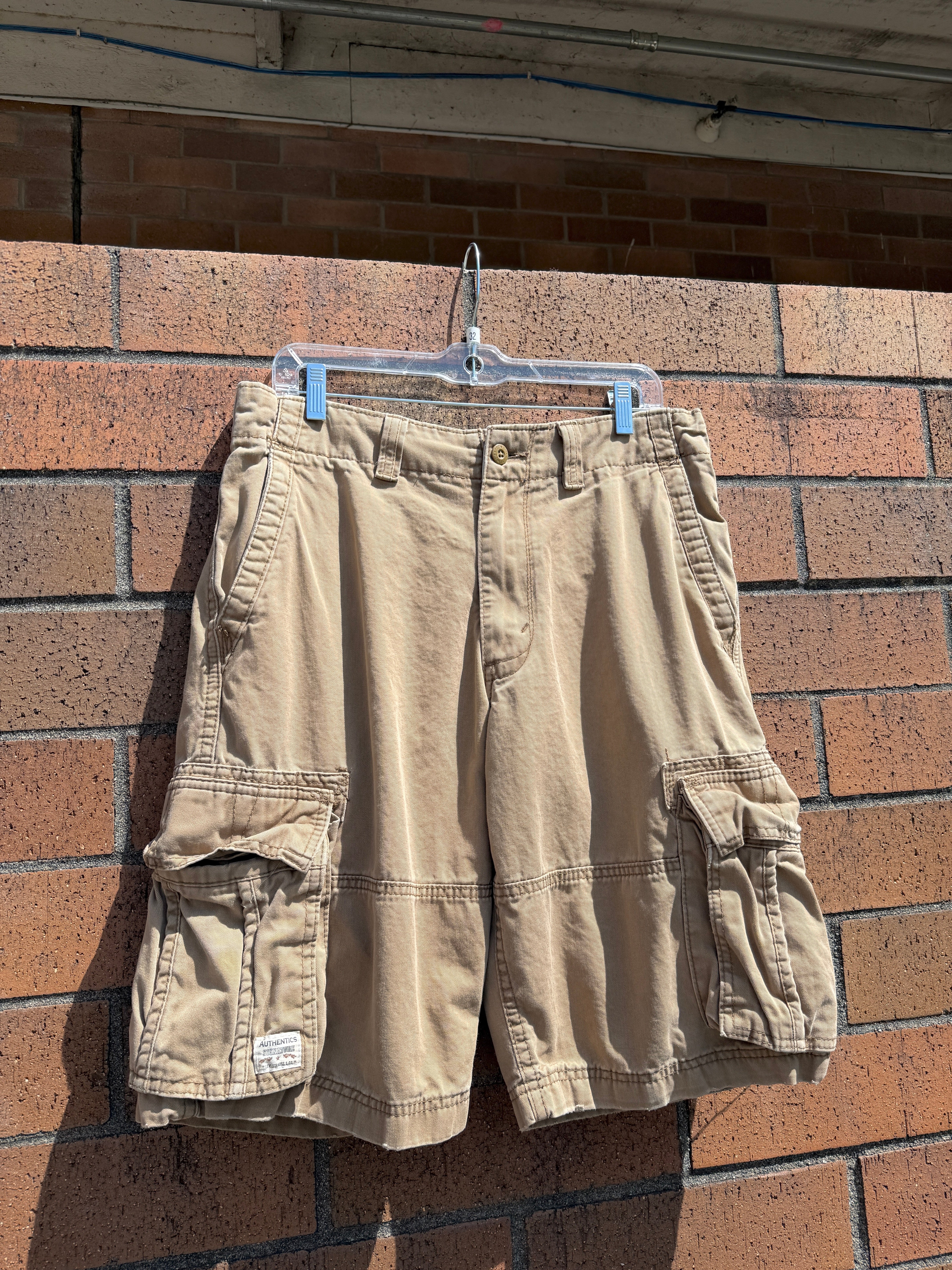 2010 Levi's Authentics Tan Cargo Shorts Size 32