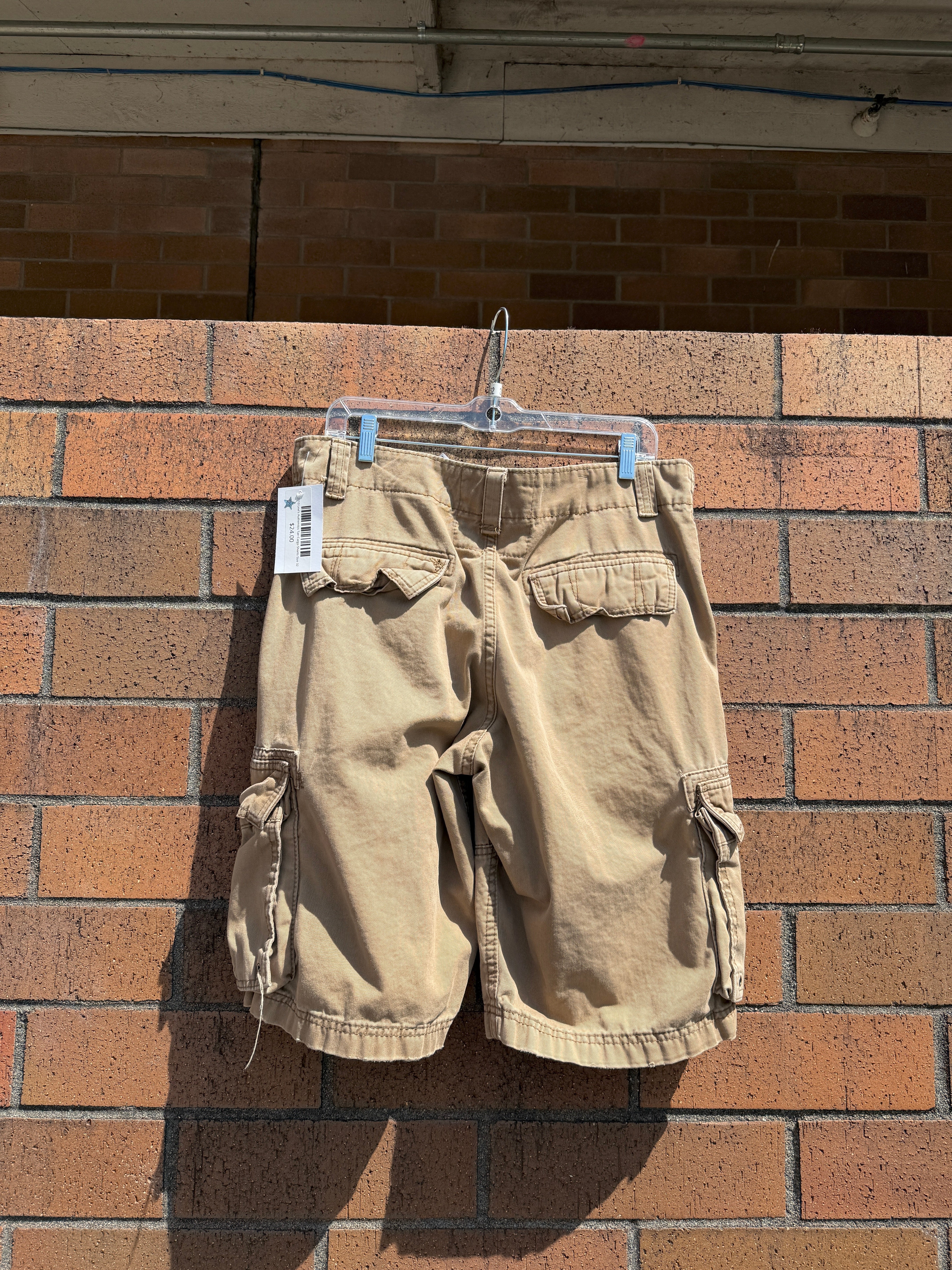 2010 Levi's Authentics Tan Cargo Shorts Size 32