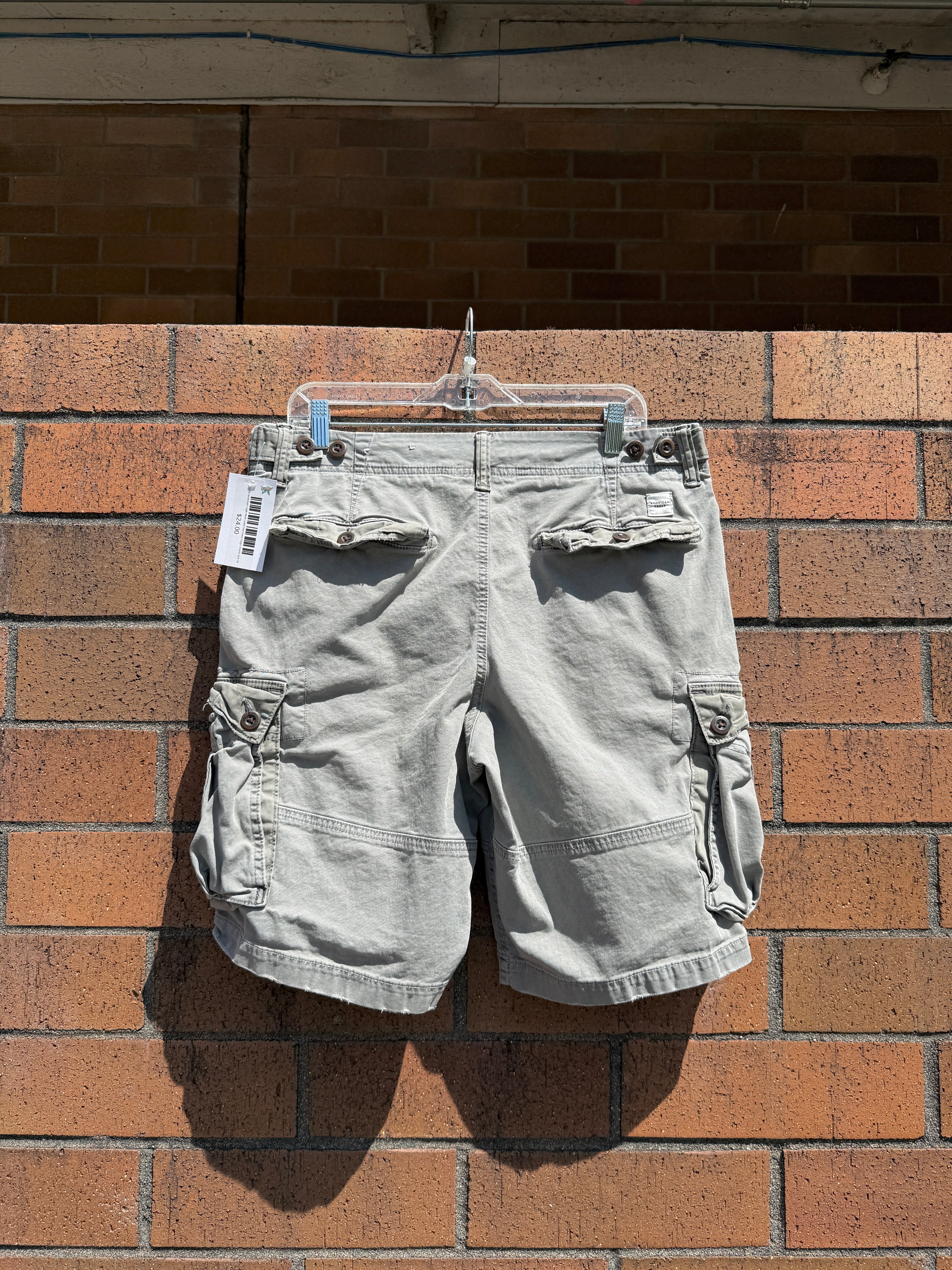 2010s American Eagle Next Level Flex Grey Cargo Shorts Size 34