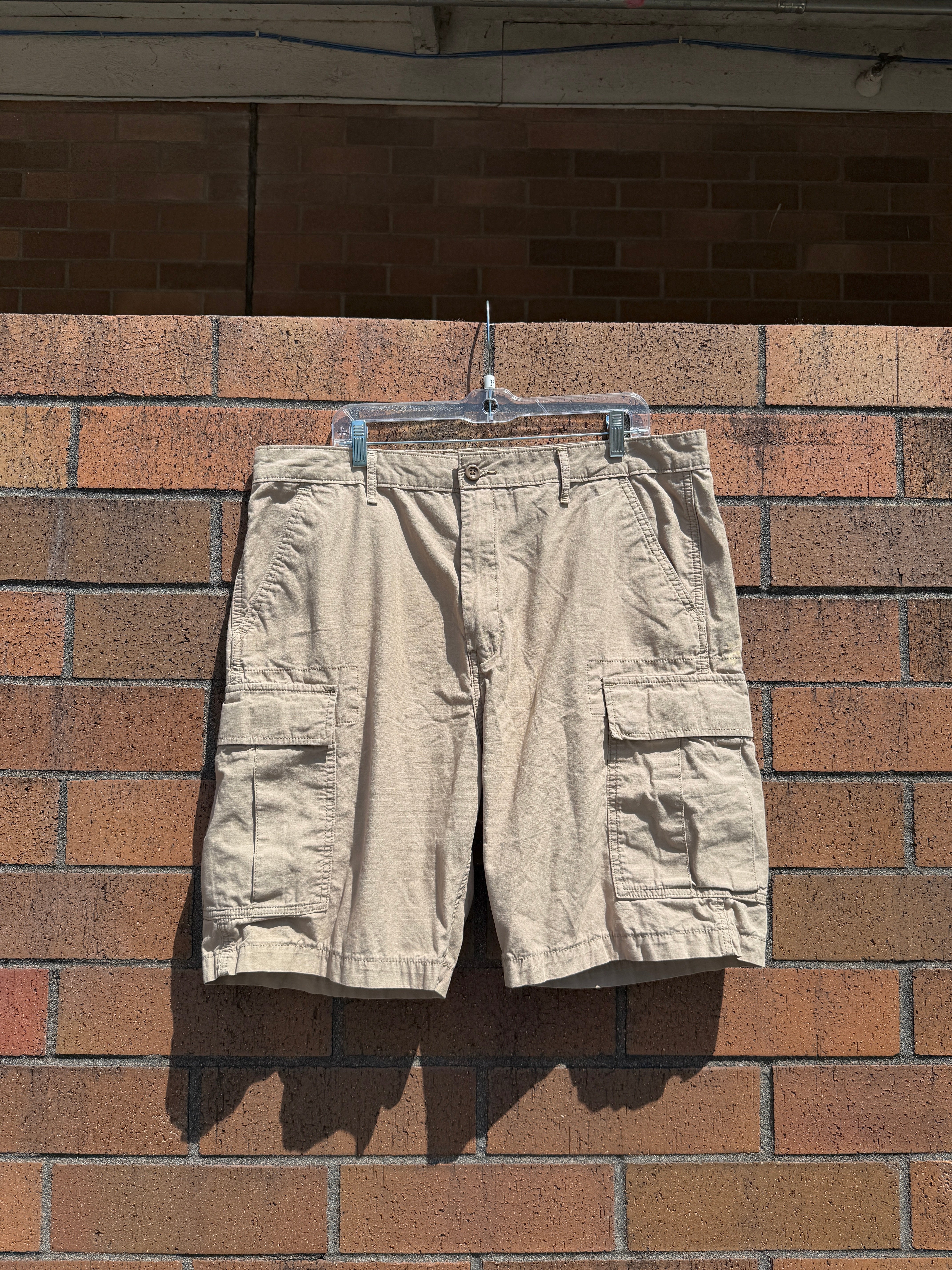 2010s Levi Strauss & Co Tan Cargo Shorts Size 38