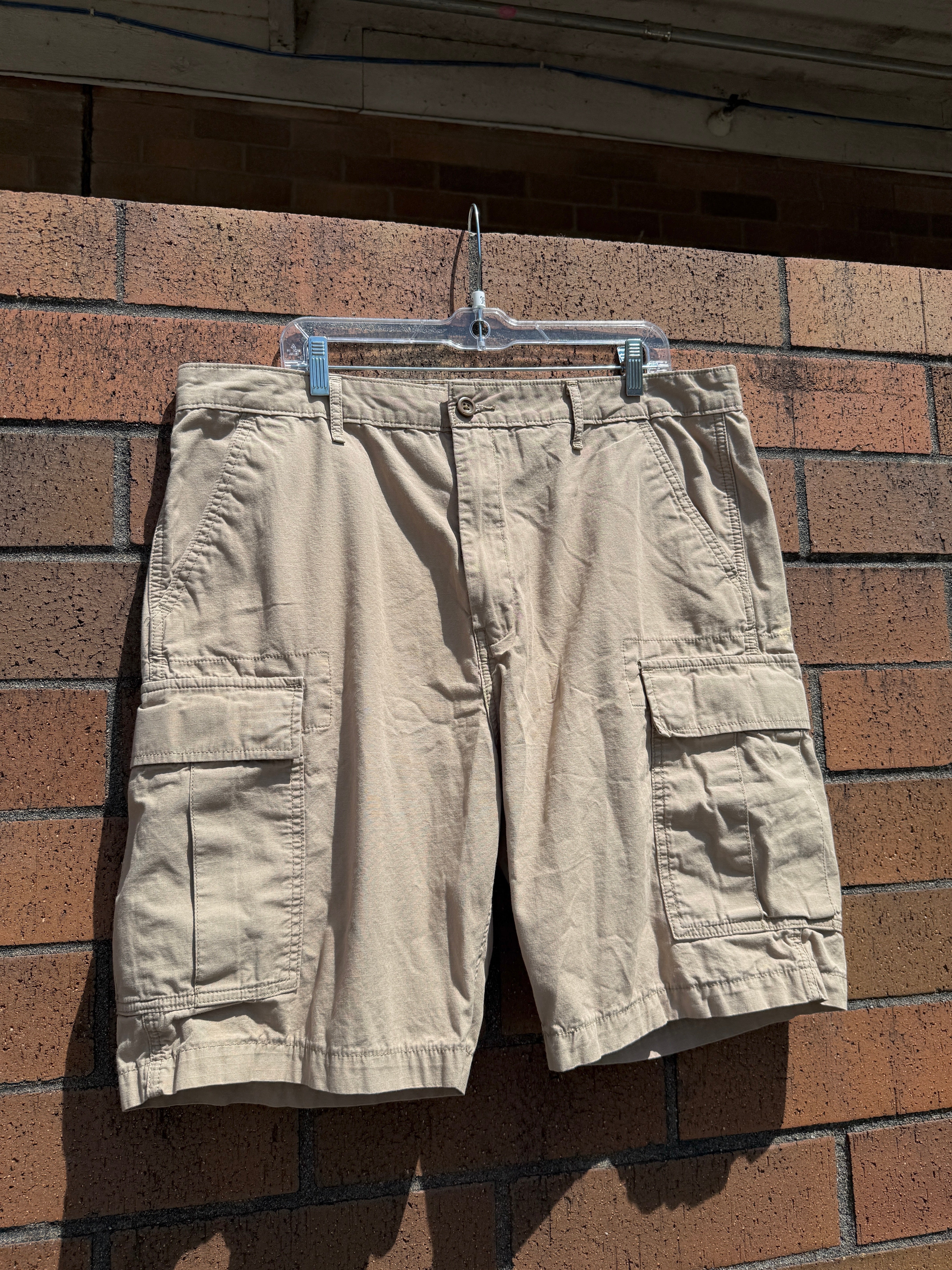 2010s Levi Strauss & Co Tan Cargo Shorts Size 38