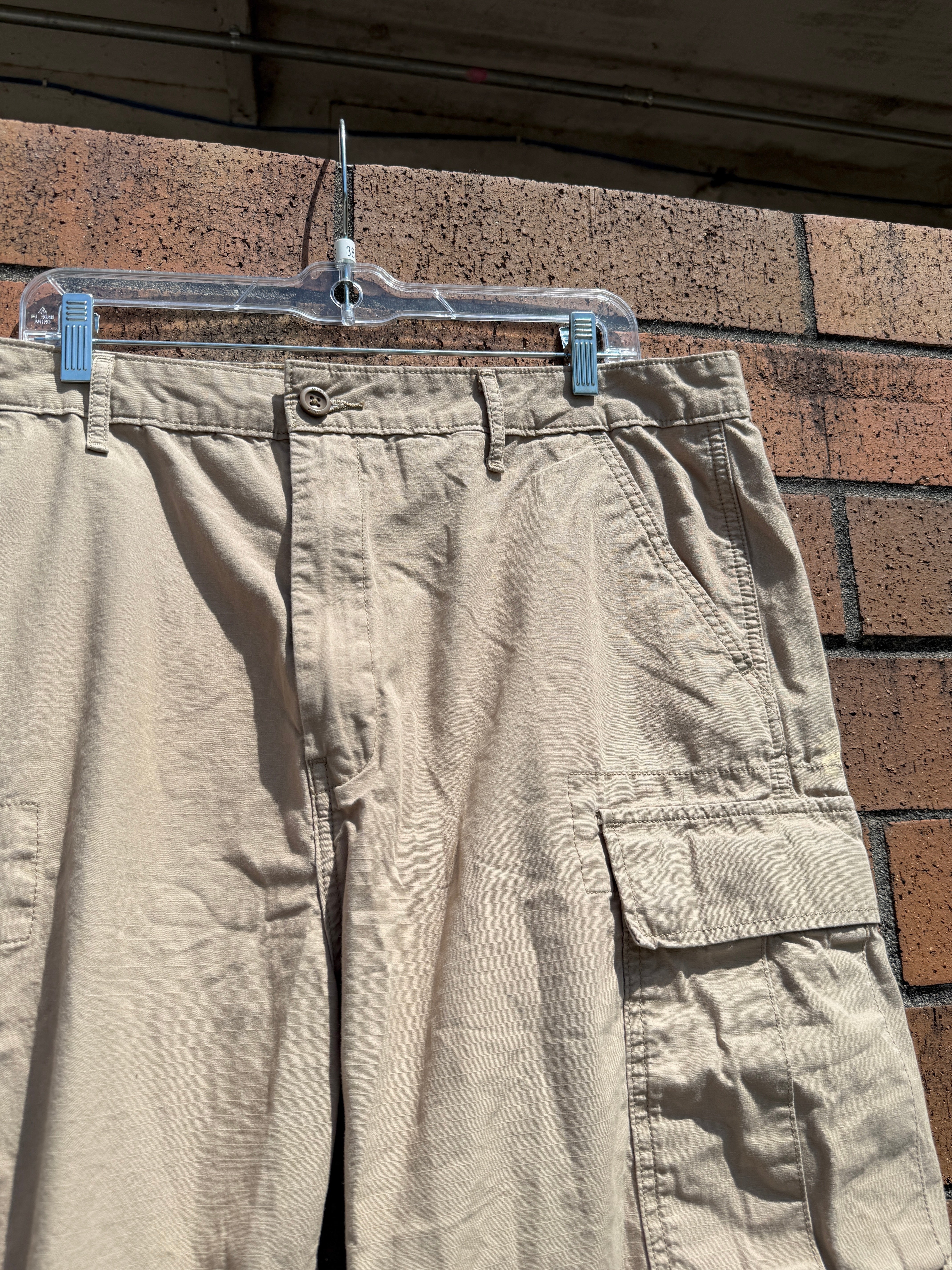 2010s Levi Strauss & Co Tan Cargo Shorts Size 38