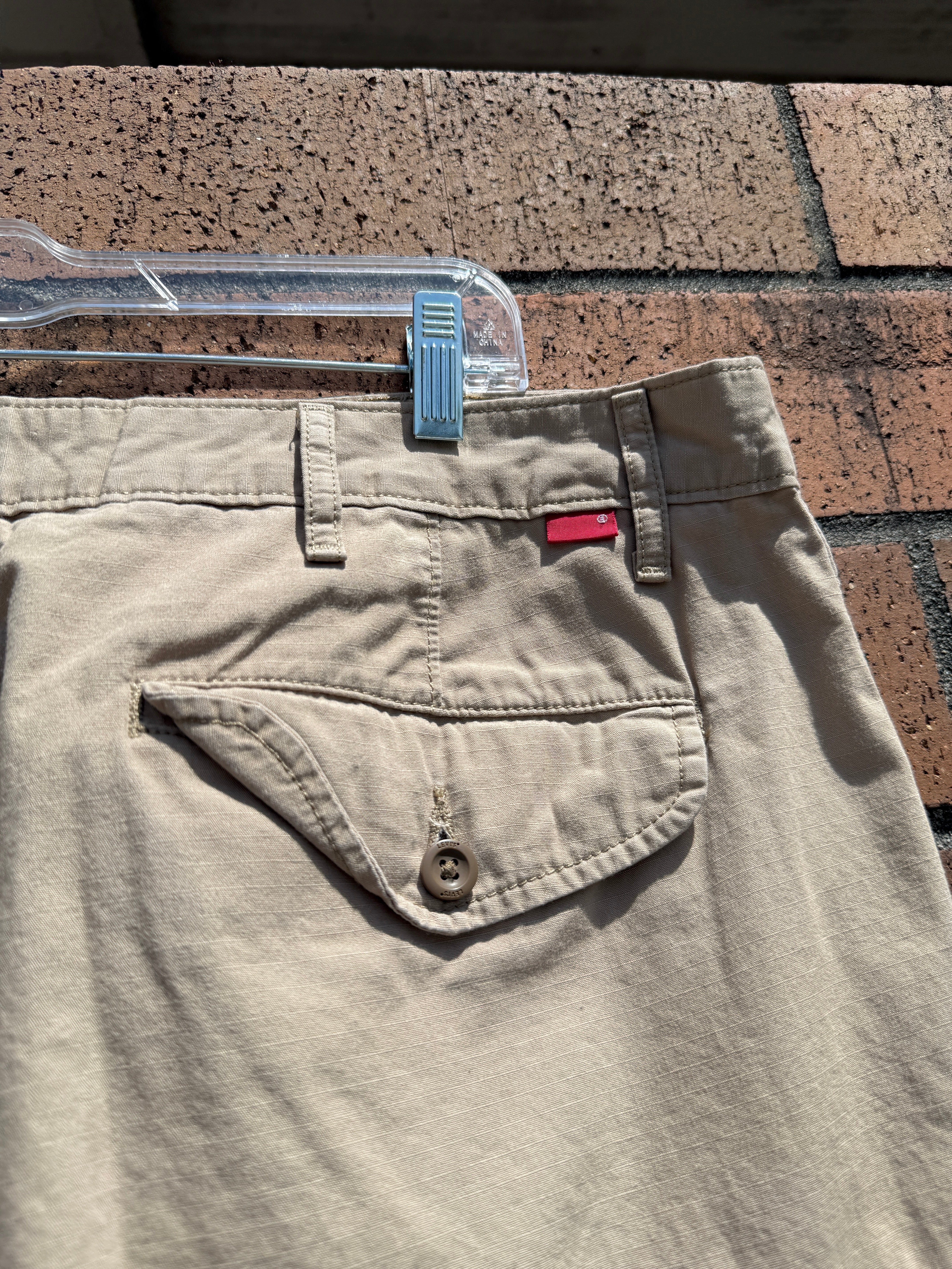 2010s Levi Strauss & Co Tan Cargo Shorts Size 38