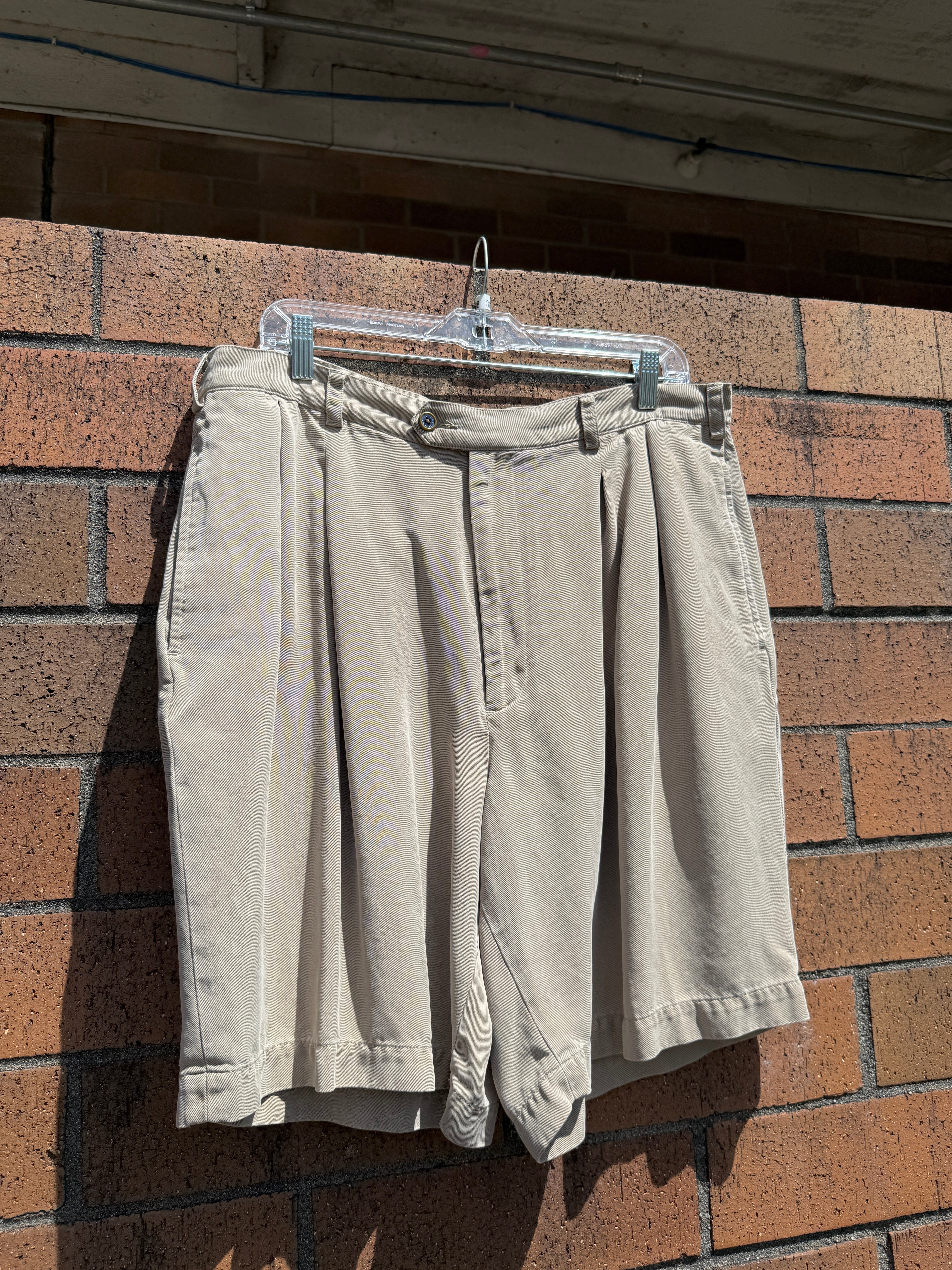 90s Callaway by Nordstrom Beige Baggy Pleated Golf Shorts Size 38