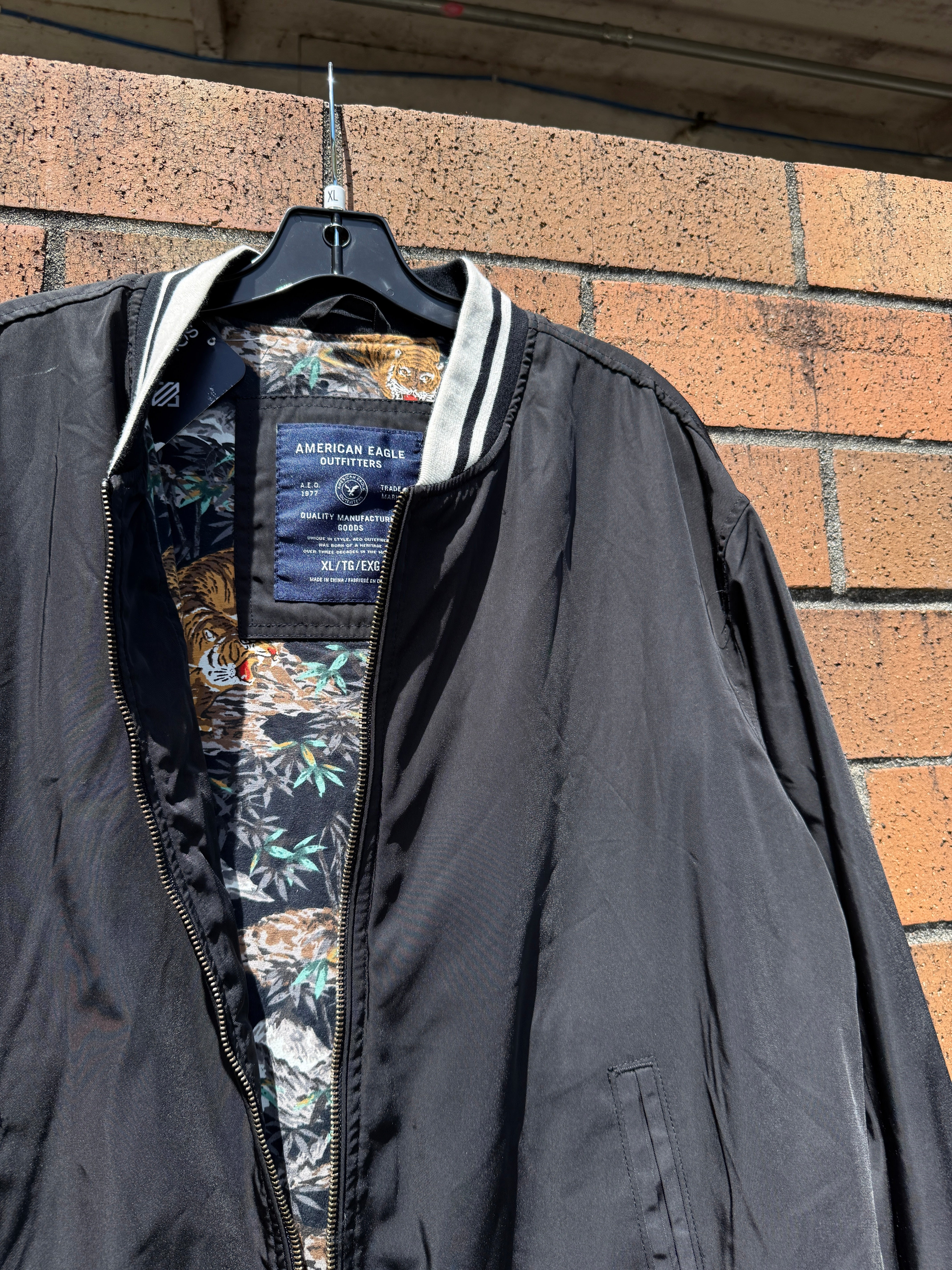 2016 American Eagle Tiger Lined Satin Bomber Jacket Size XL