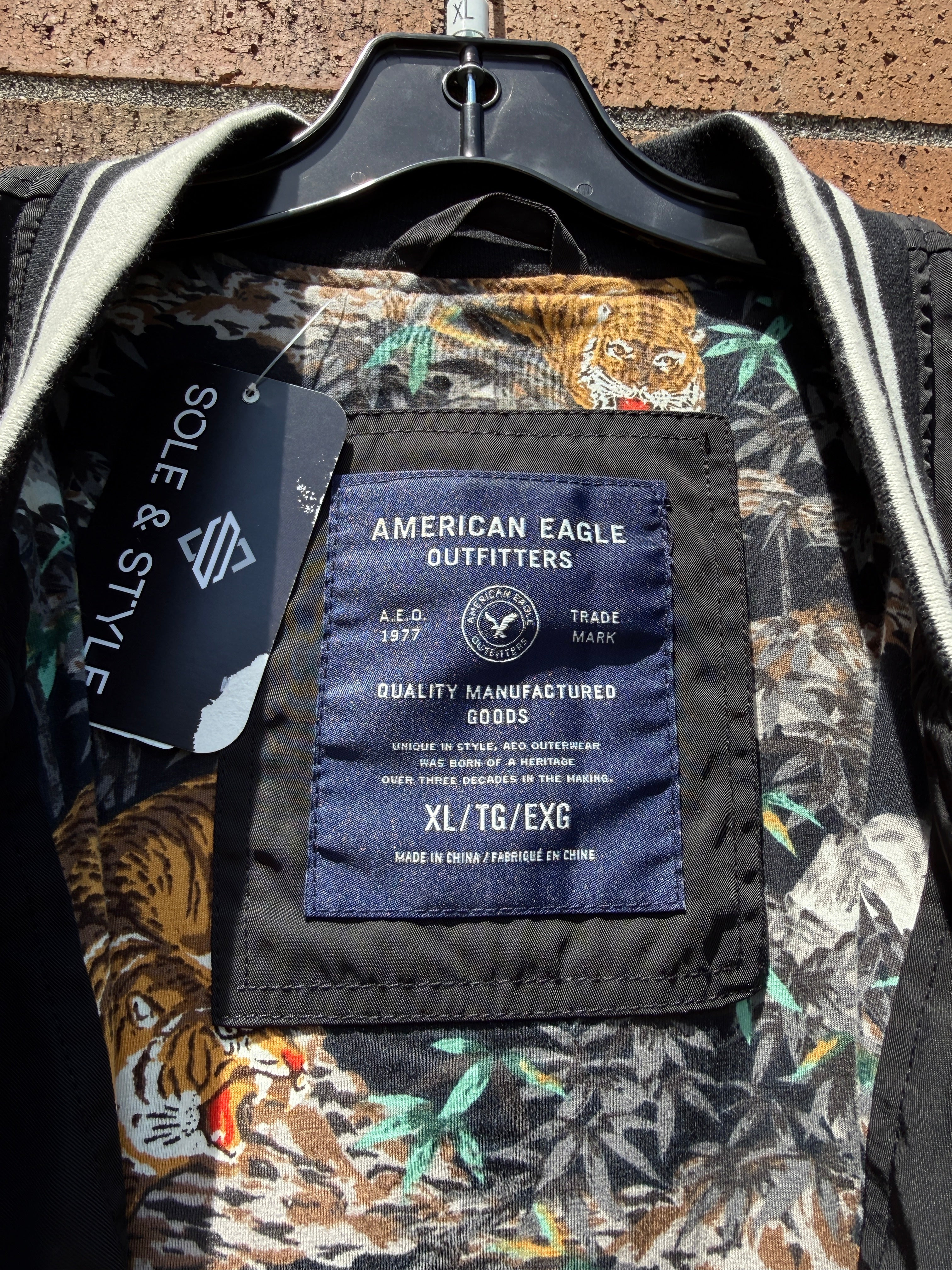 2016 American Eagle Tiger Lined Satin Bomber Jacket Size XL