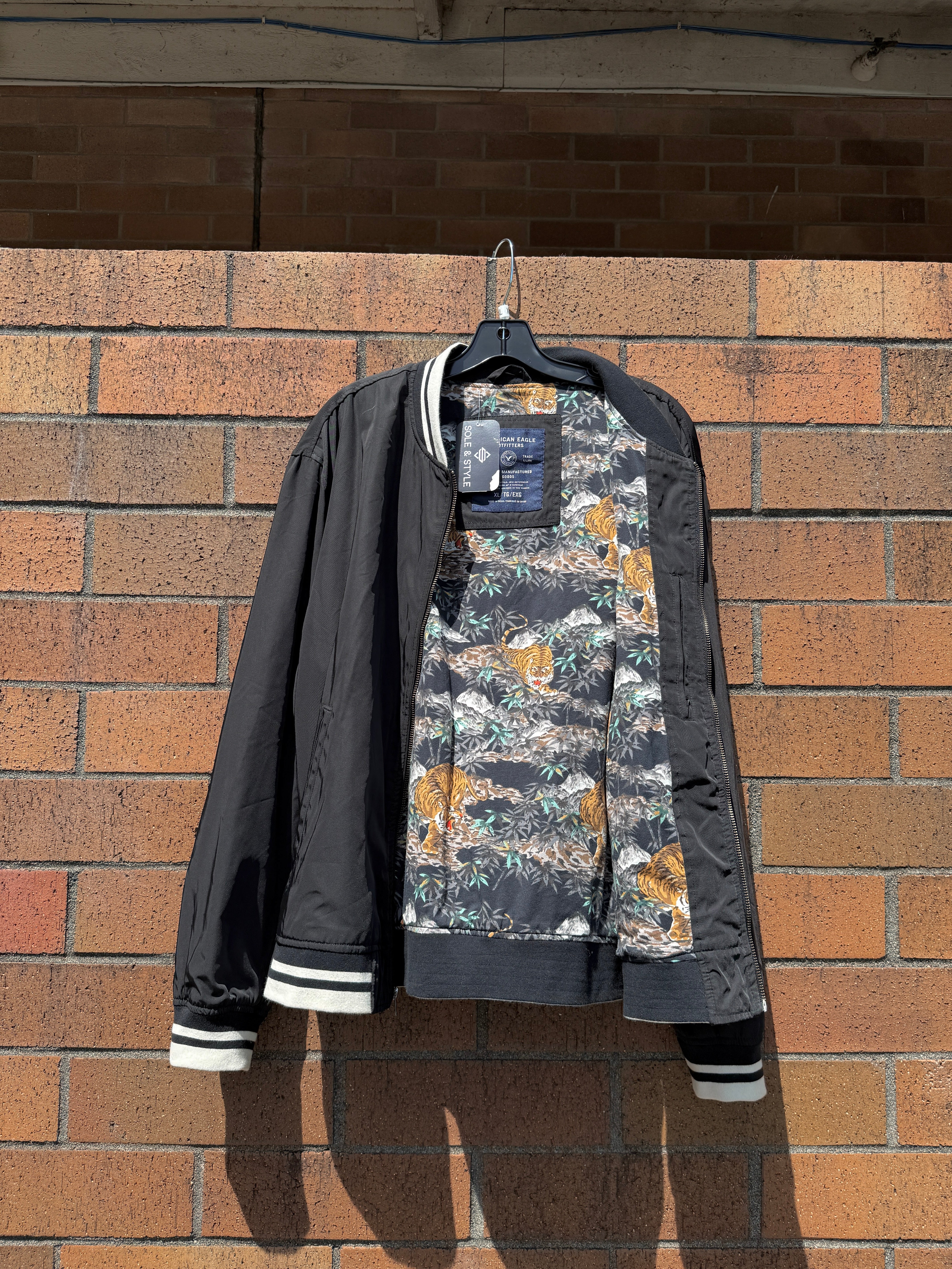 2016 American Eagle Tiger Lined Satin Bomber Jacket Size XL