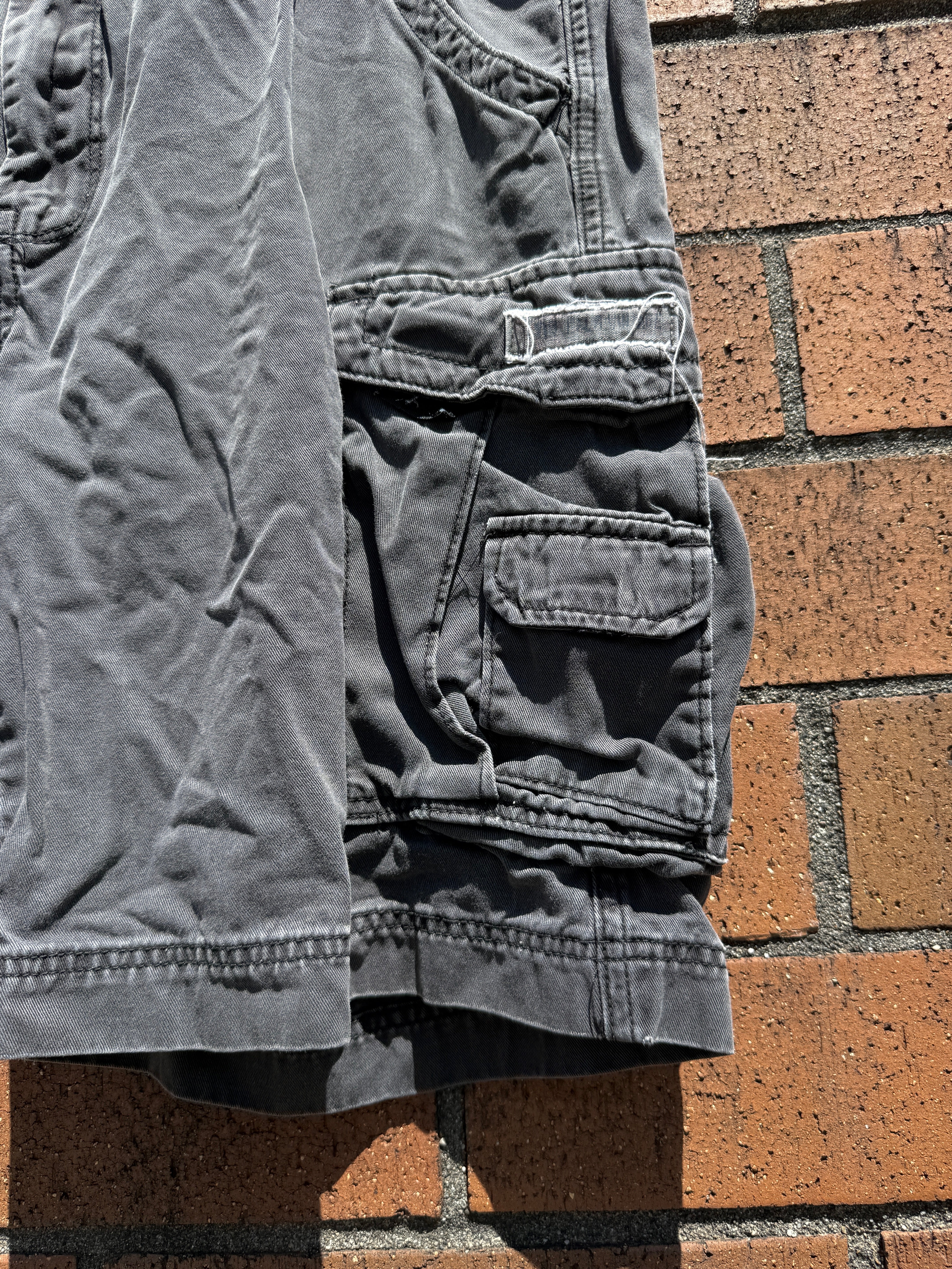 Y2K Union Bay Faded Black Cargo Shorts Size 38