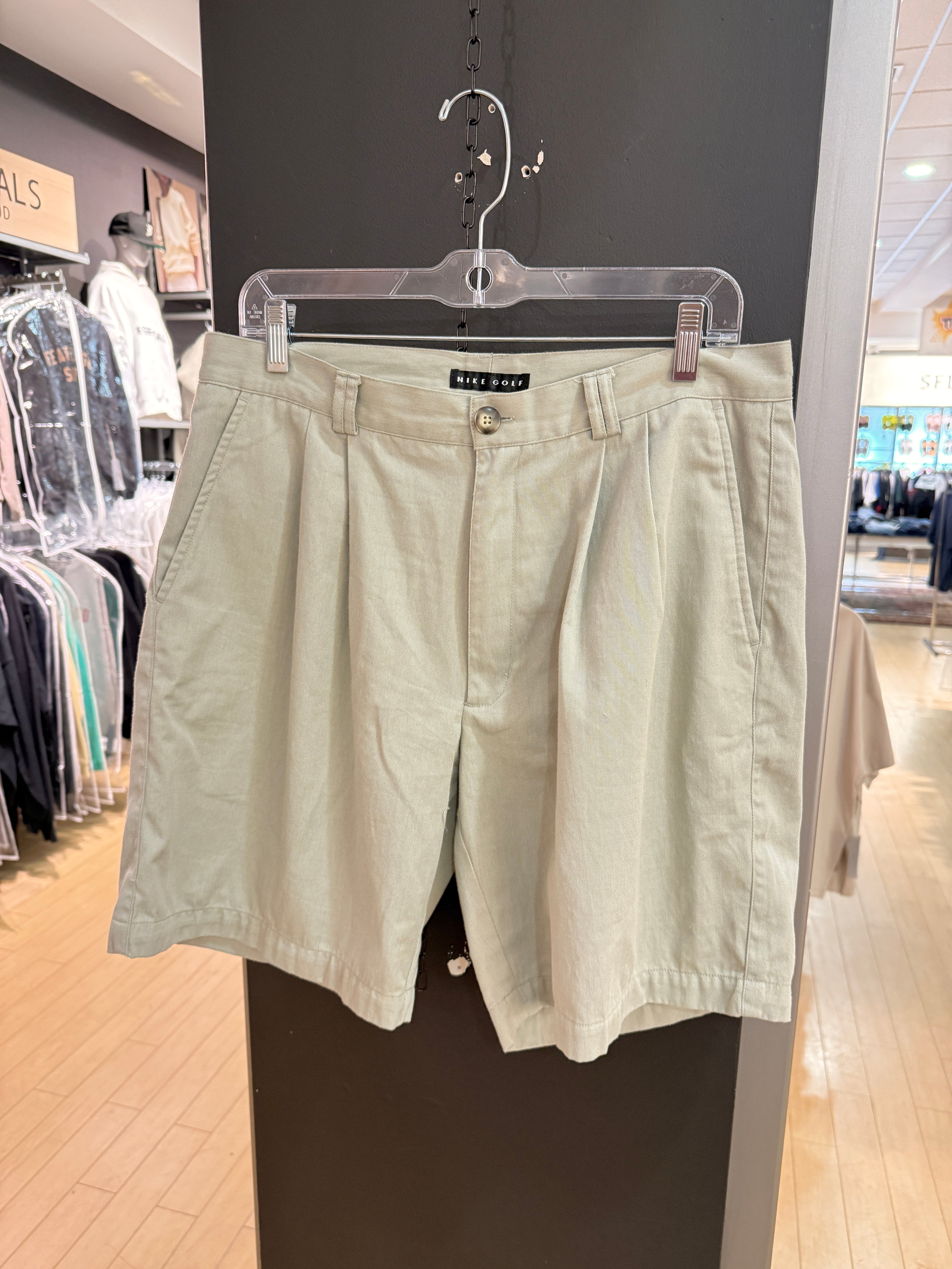 2006 Nike Beige Pleated Golf Shorts Size 34
